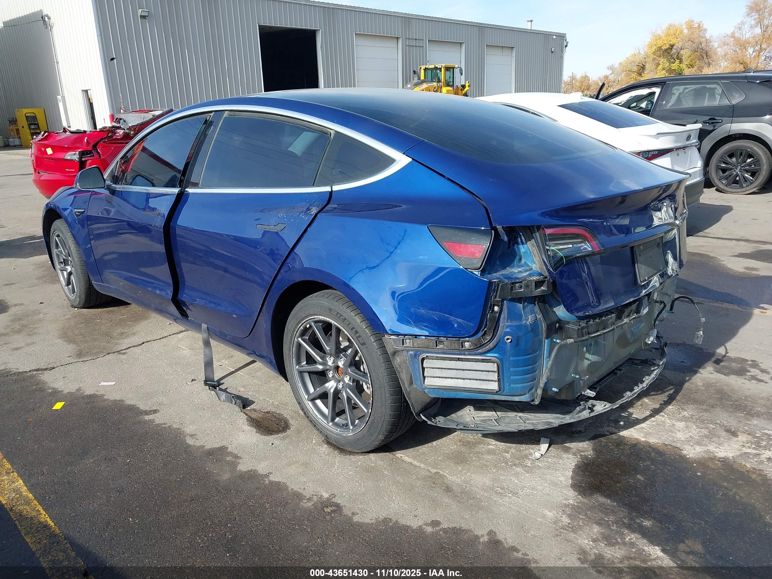 TESLA MODEL image 3