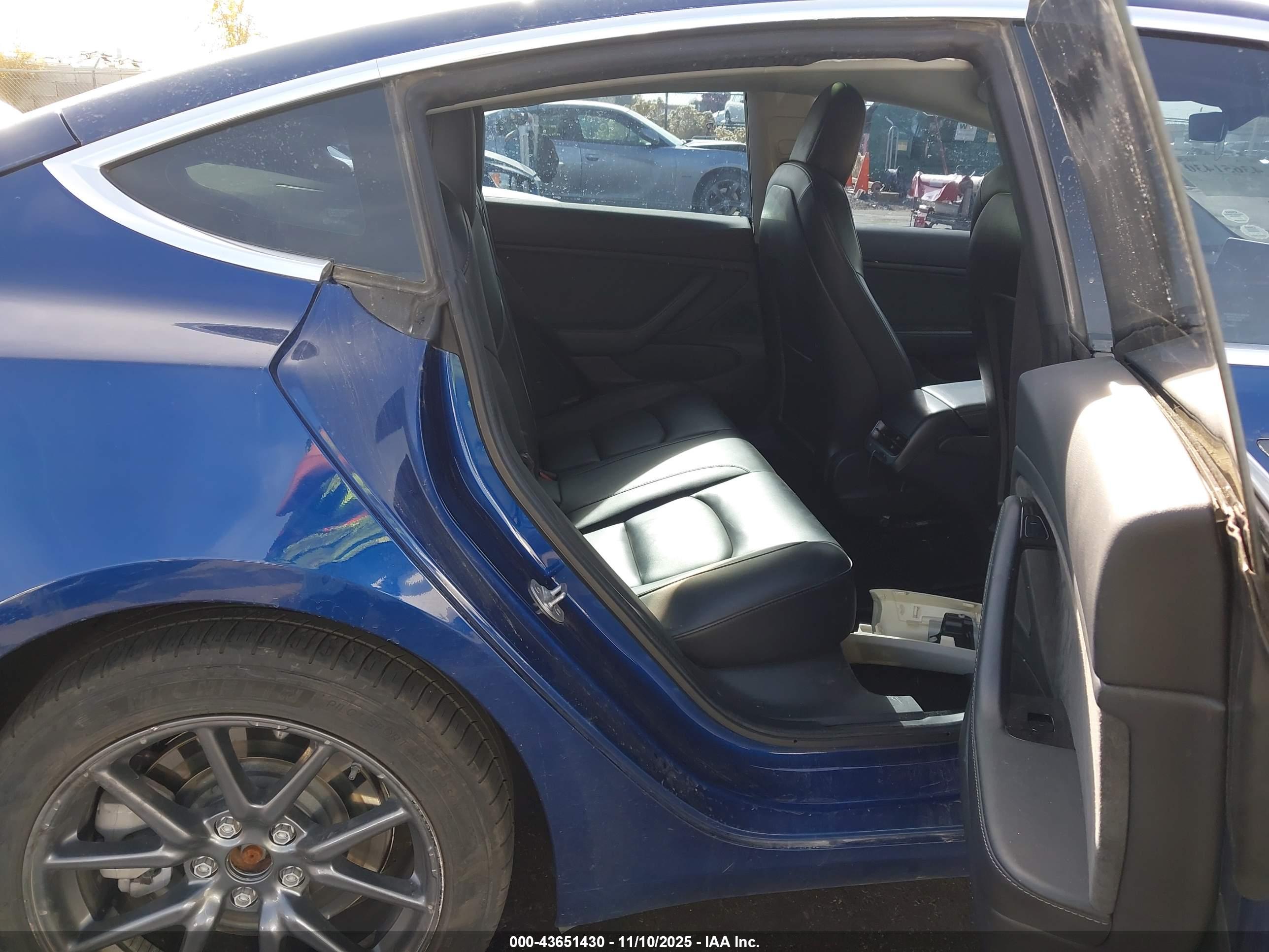 TESLA MODEL image 8