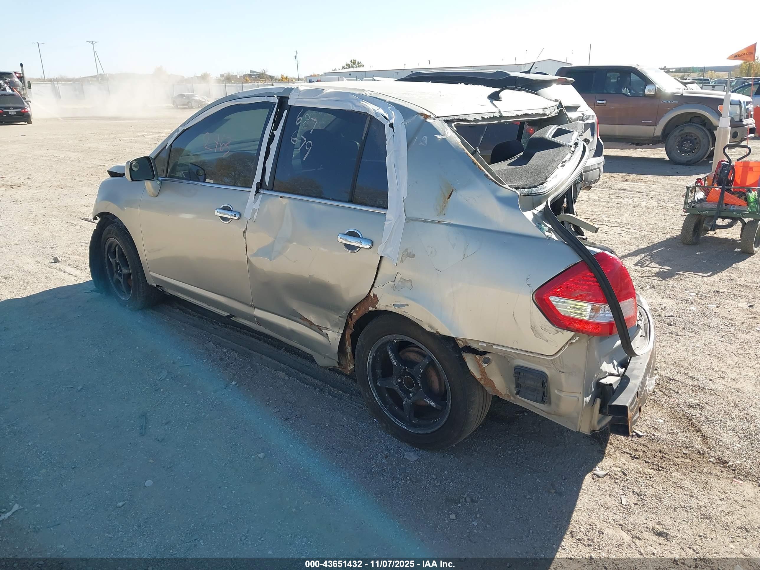 NISSAN VERSA image 3