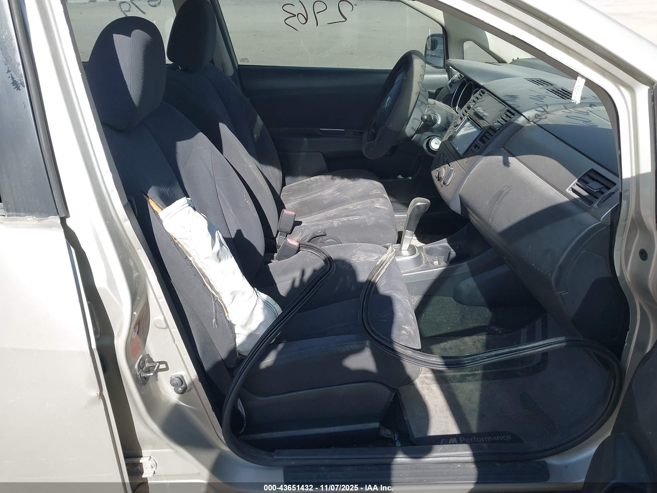 NISSAN VERSA image 5