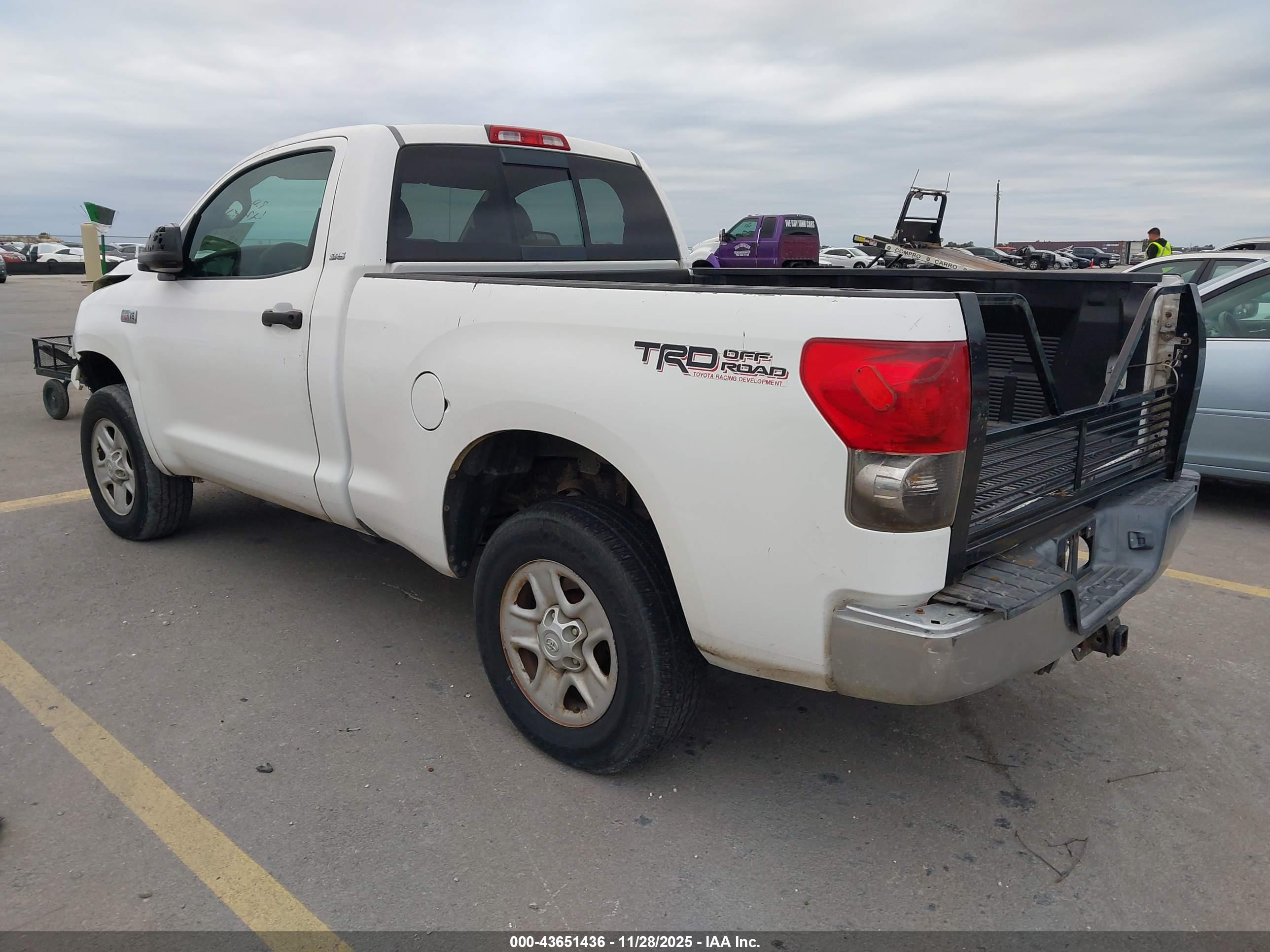 TOYOTA TUNDRA image 3