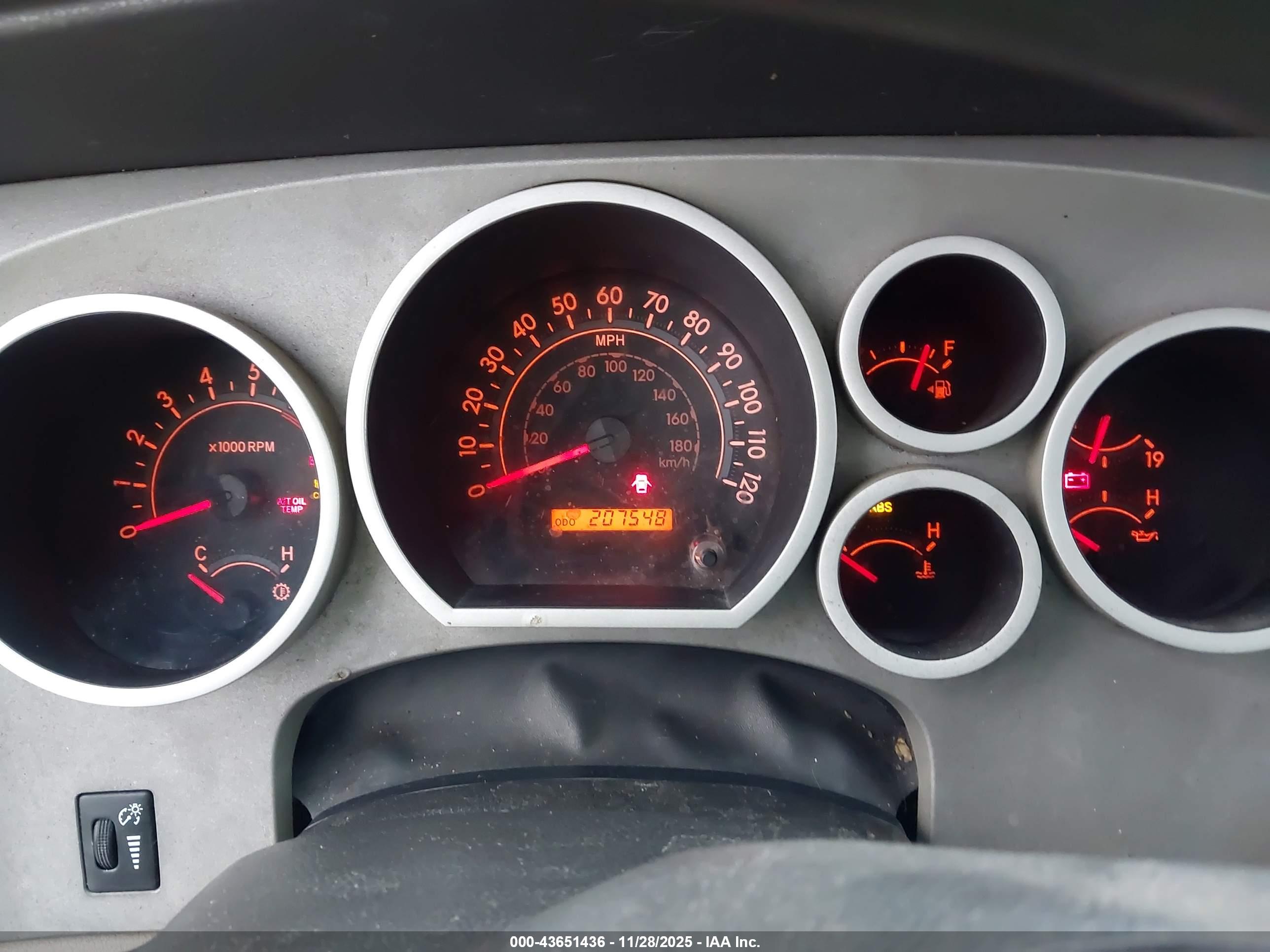 TOYOTA TUNDRA image 7