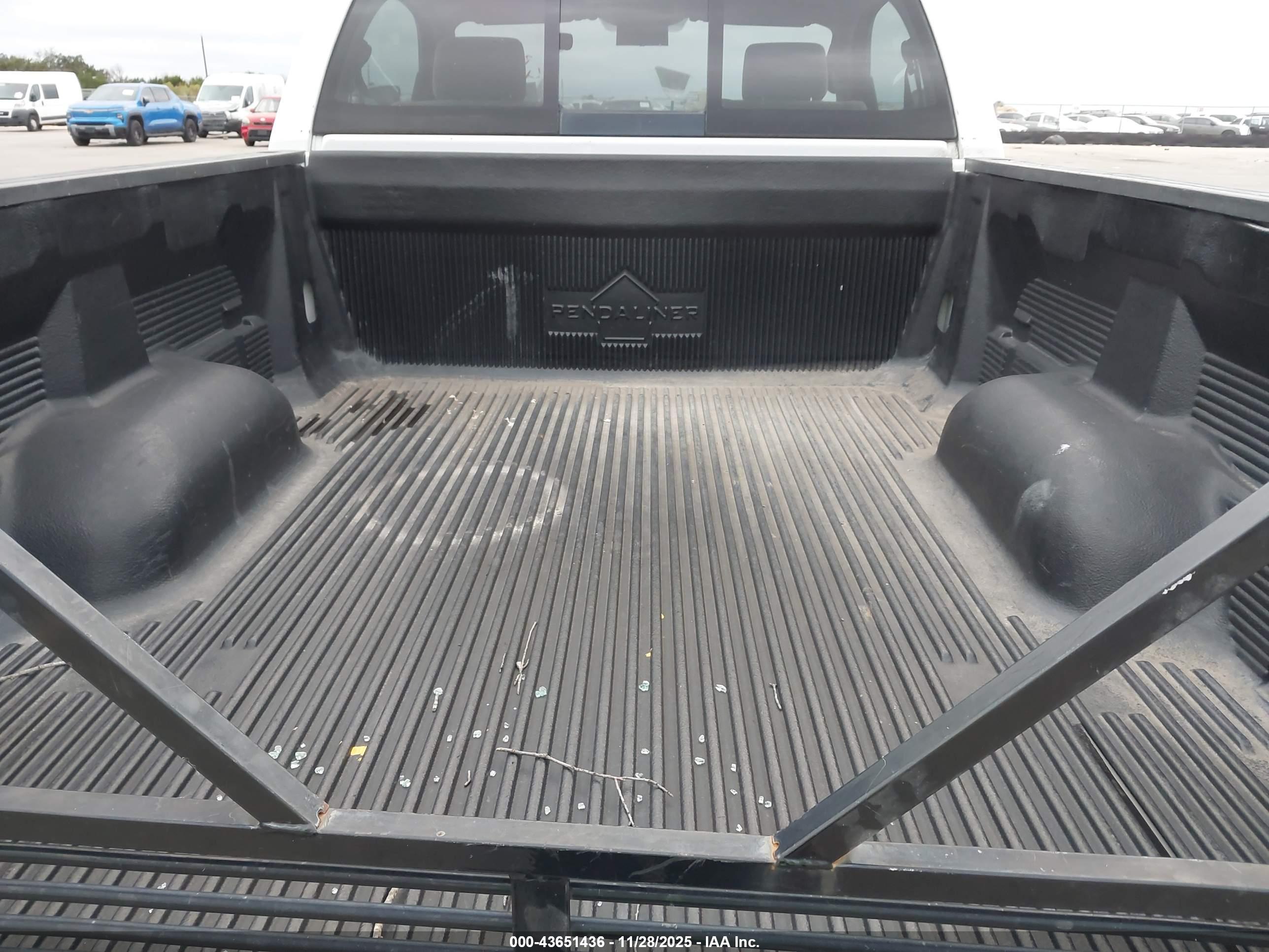 TOYOTA TUNDRA image 8