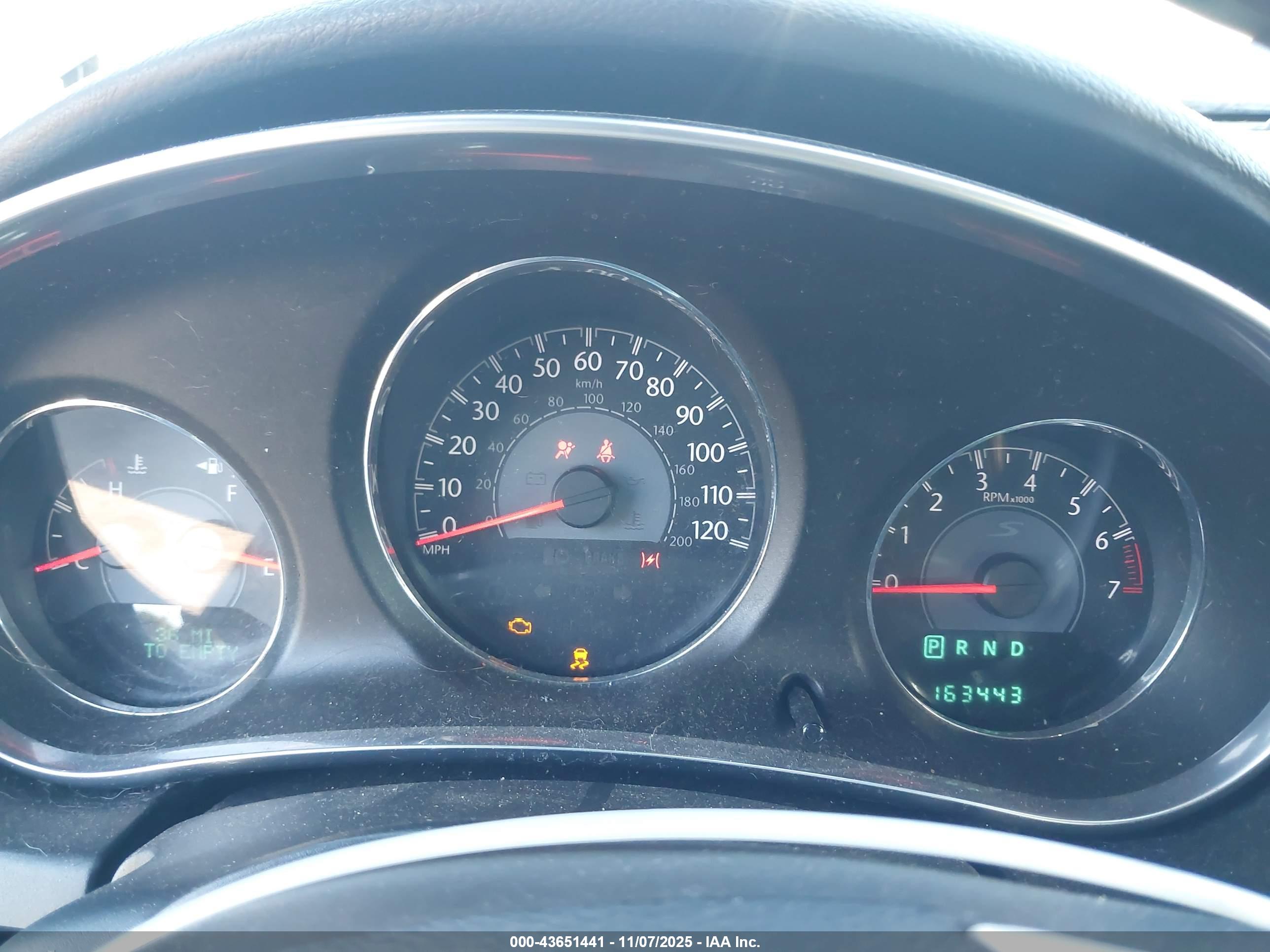 CHRYSLER 200 image 7