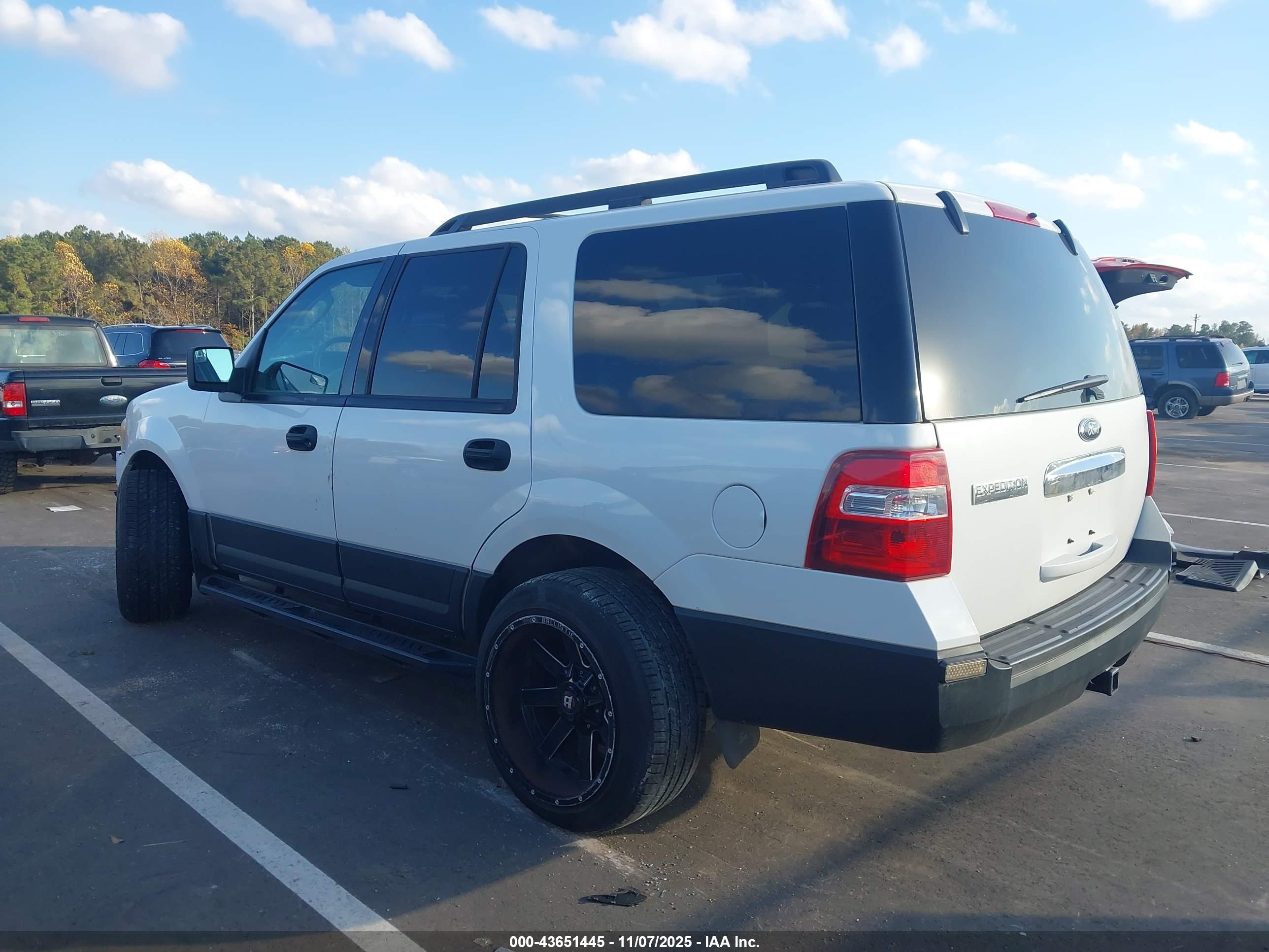 FORD EXPEDITION image 3