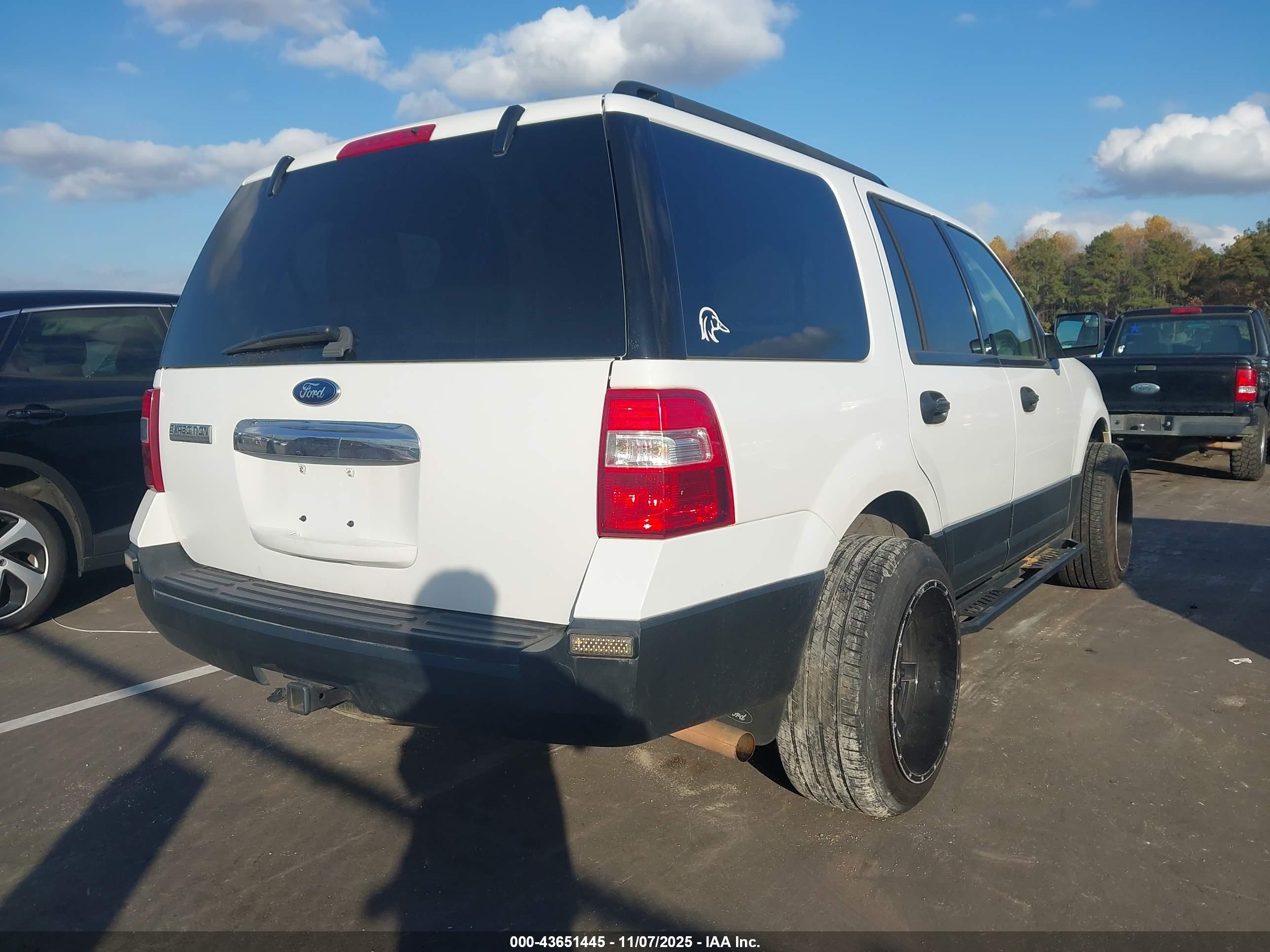 FORD EXPEDITION image 4