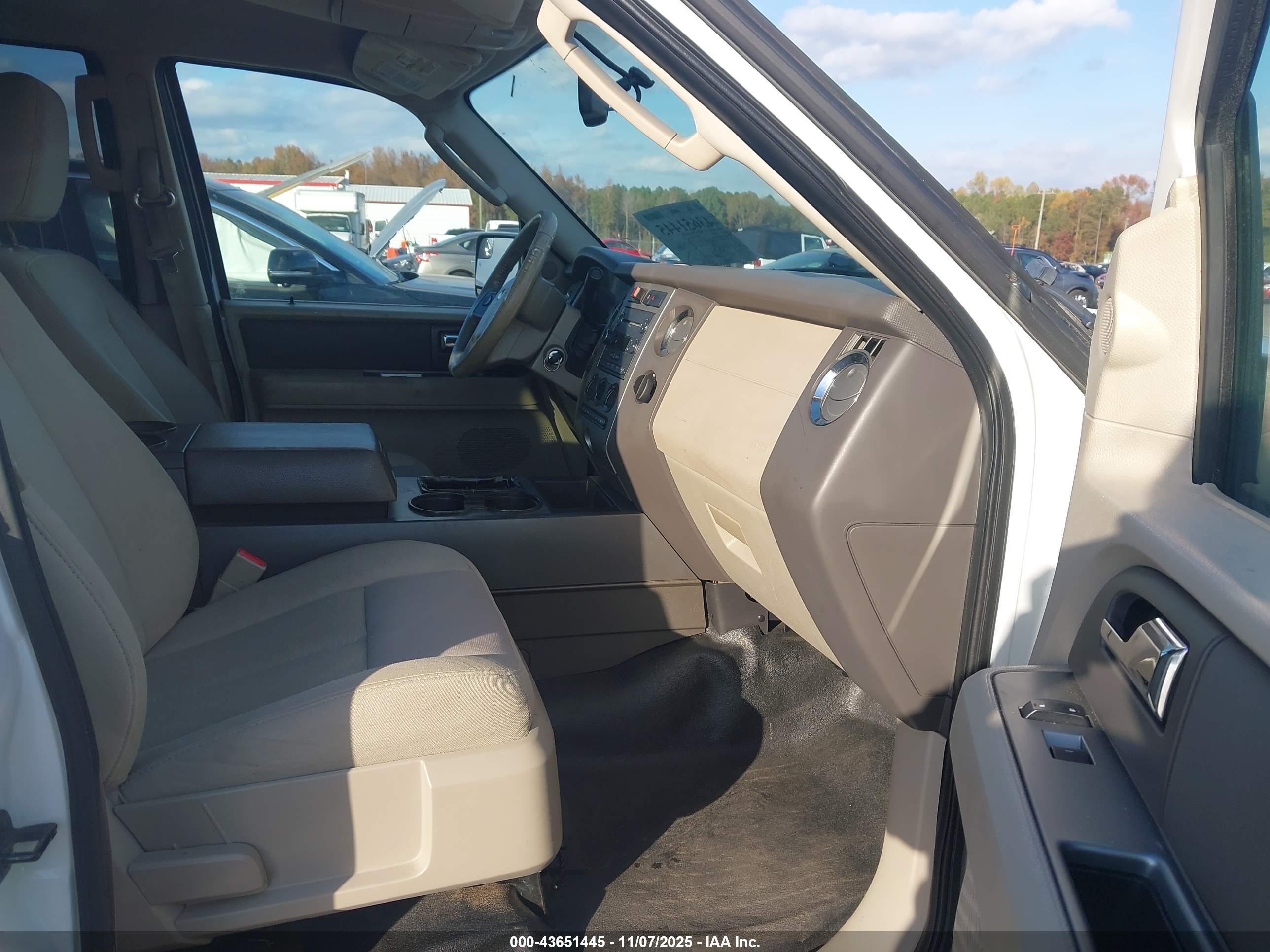 FORD EXPEDITION image 5
