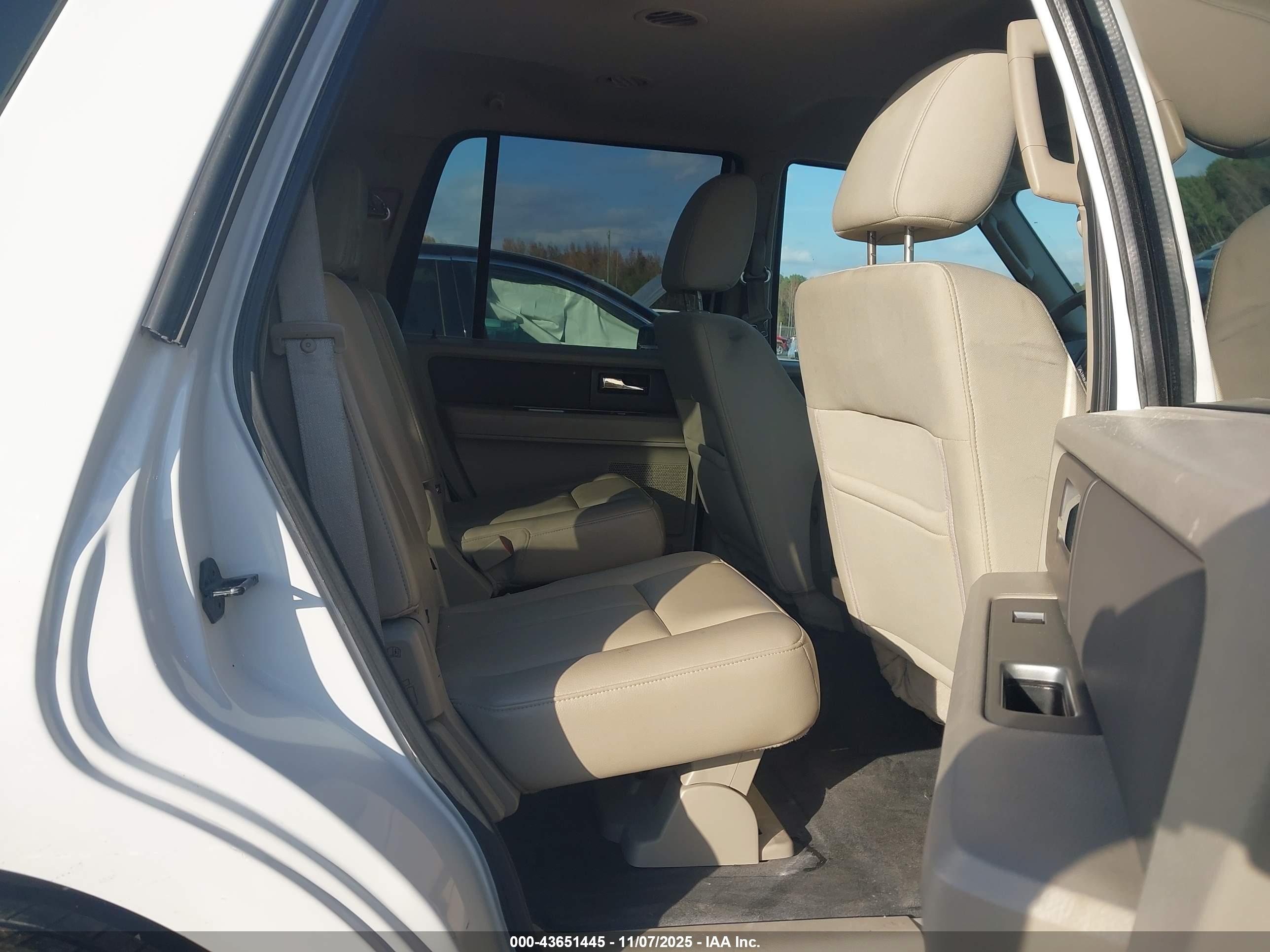 FORD EXPEDITION image 8