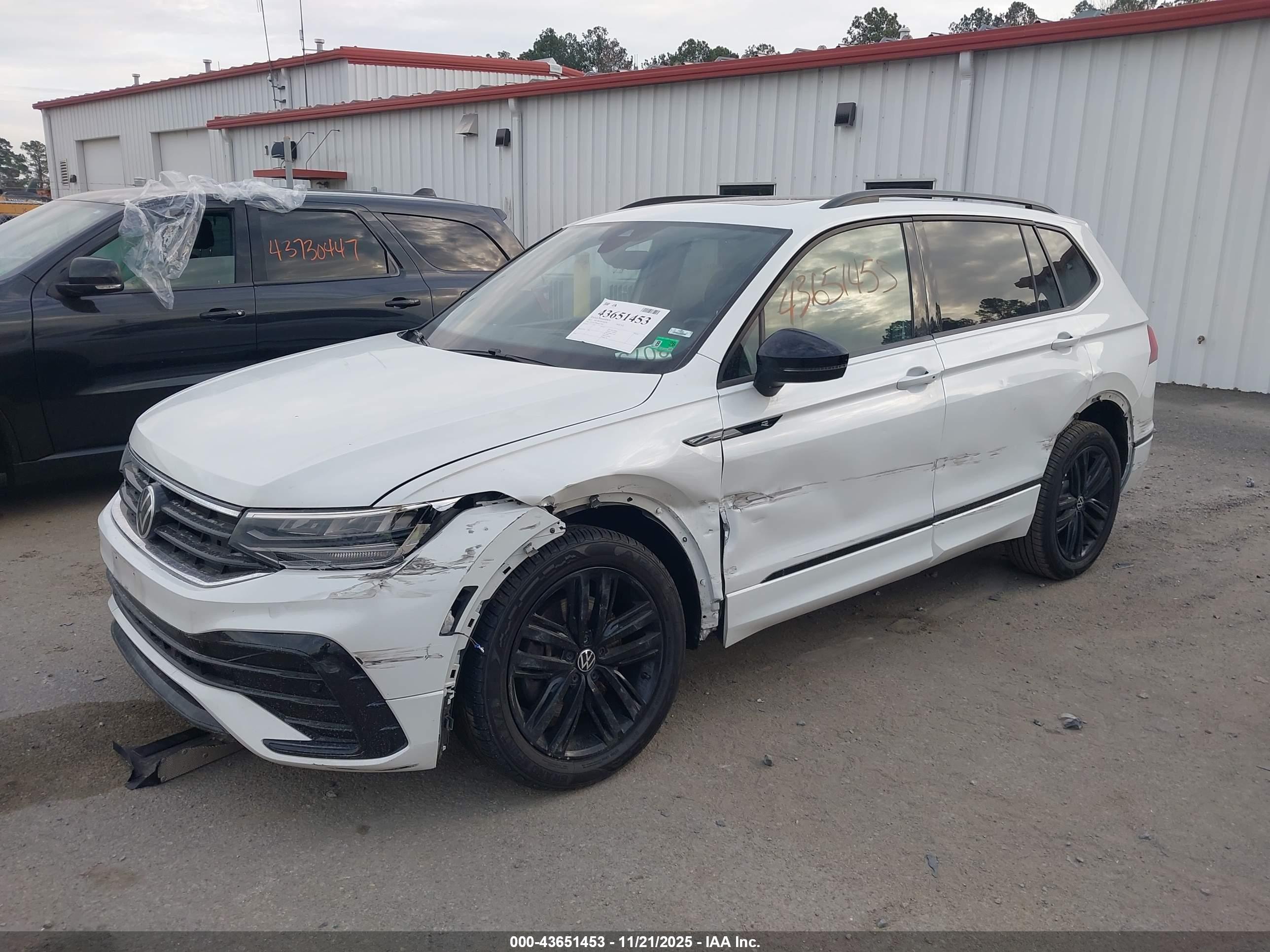 VOLKSWAGEN TIGUAN image 2