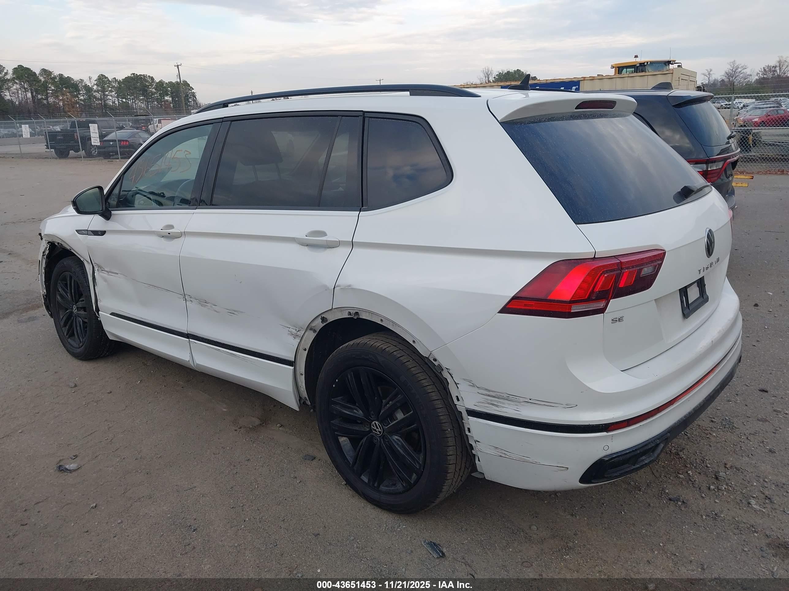 VOLKSWAGEN TIGUAN image 3