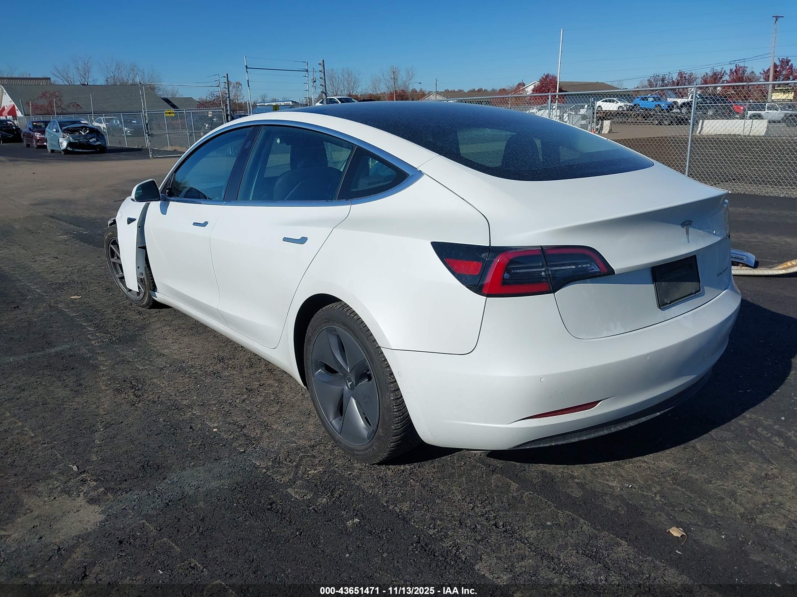 TESLA MODEL image 3