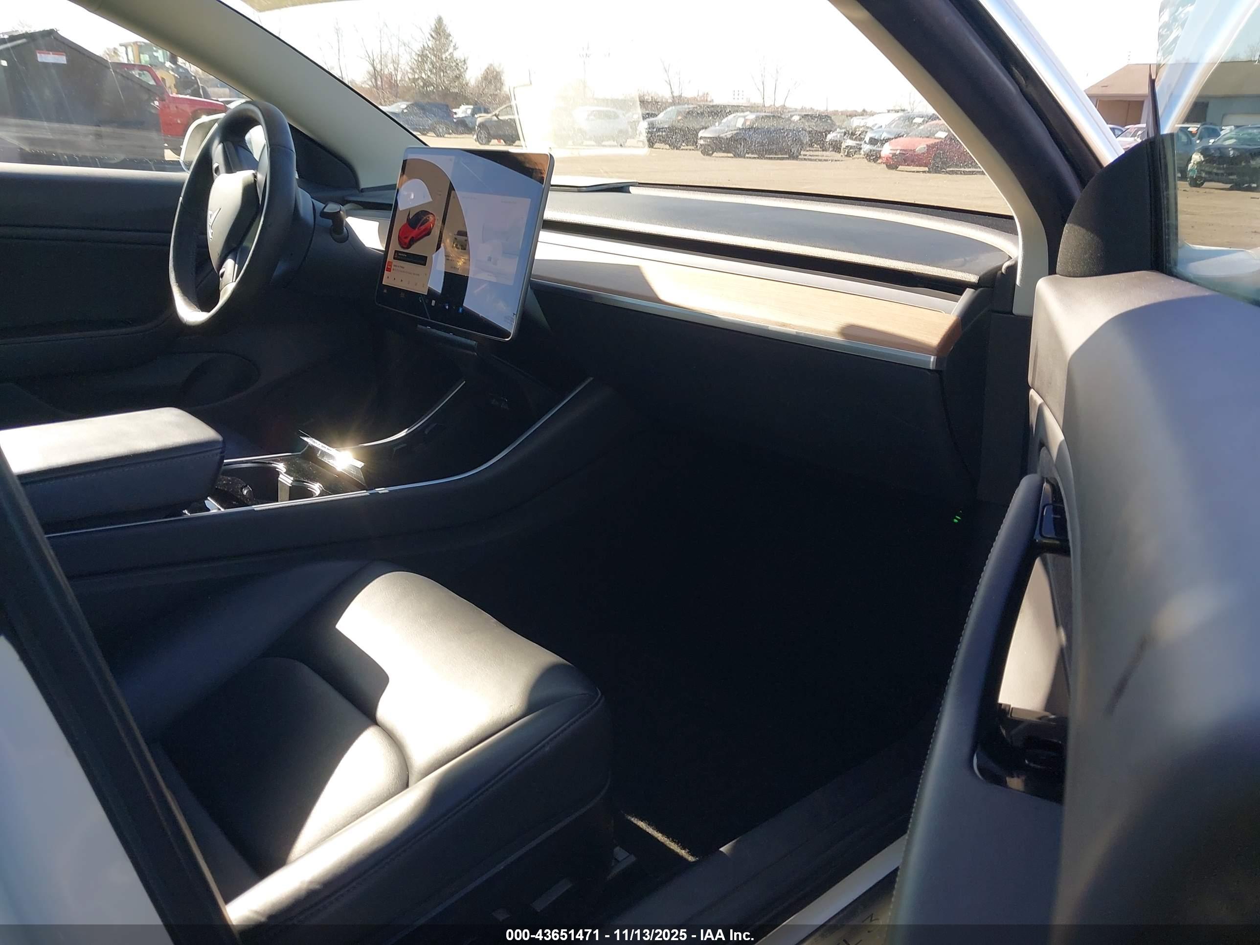 TESLA MODEL image 5