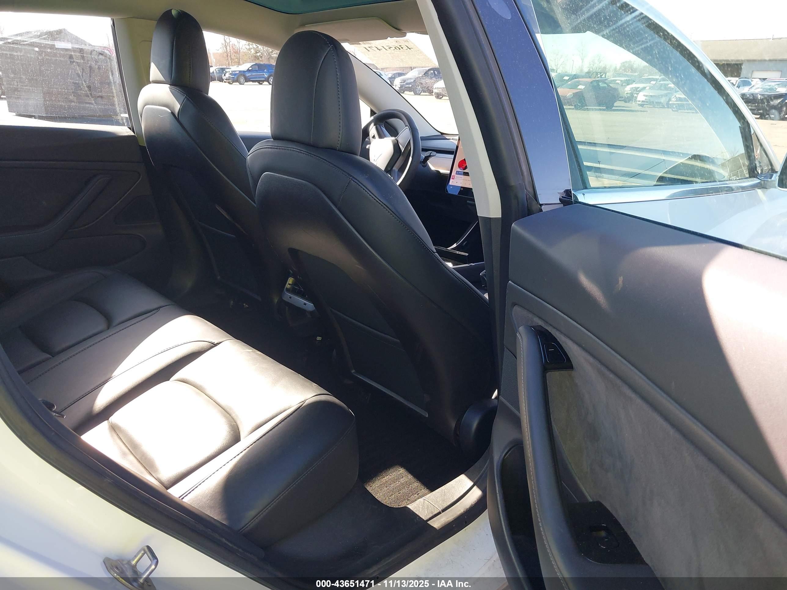 TESLA MODEL image 8