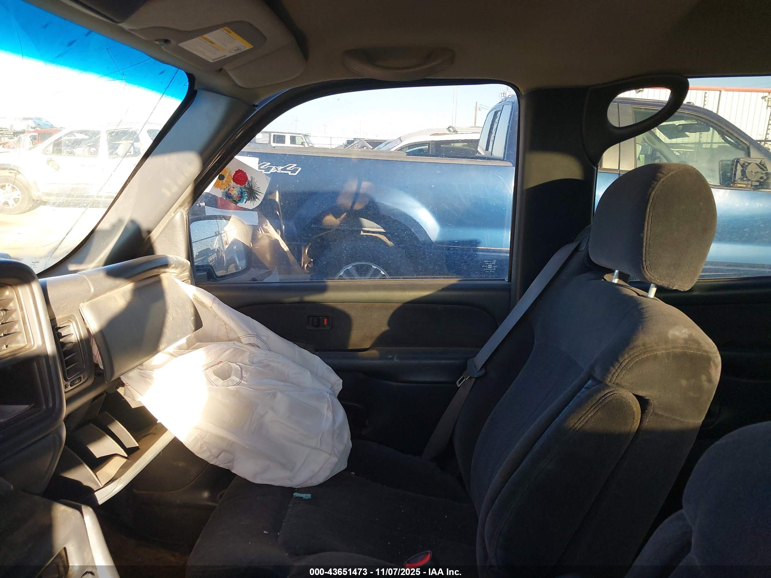 CHEVROLET SILVERADO image 5