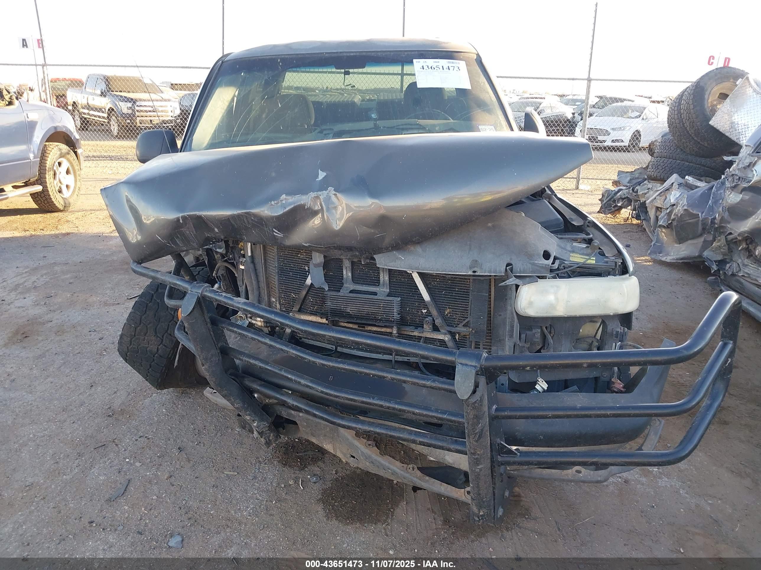 CHEVROLET SILVERADO image 6