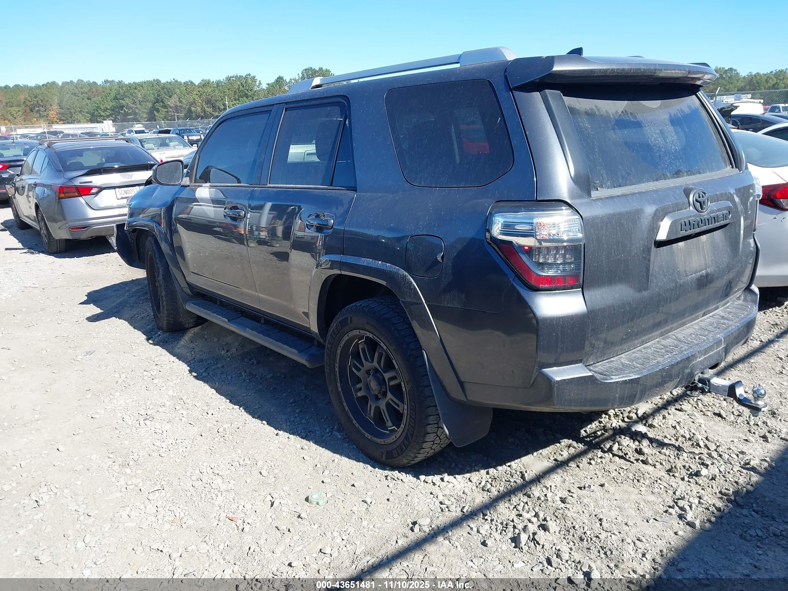 TOYOTA 4RUNNER image 3