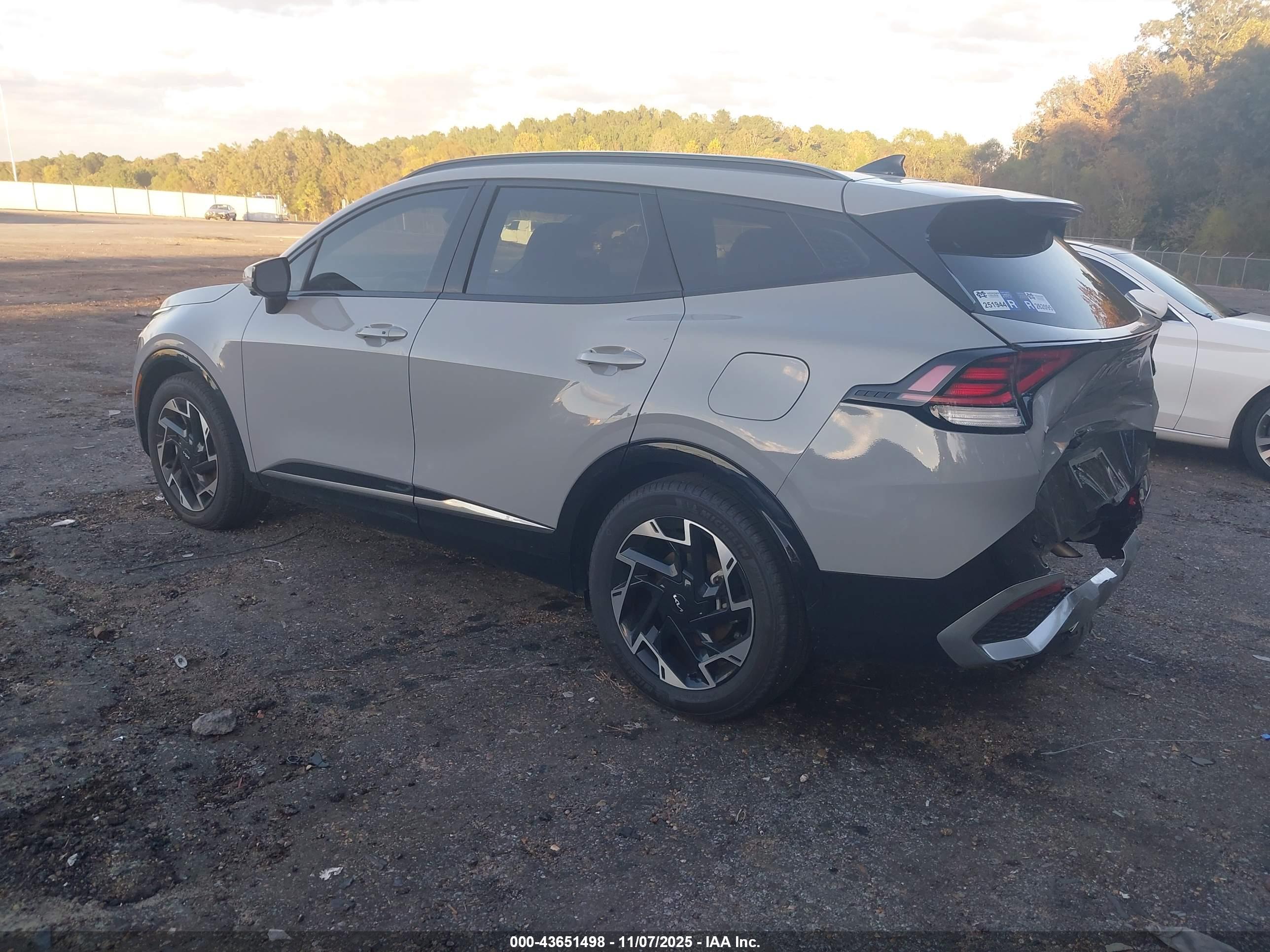 KIA SPORTAGE image 3