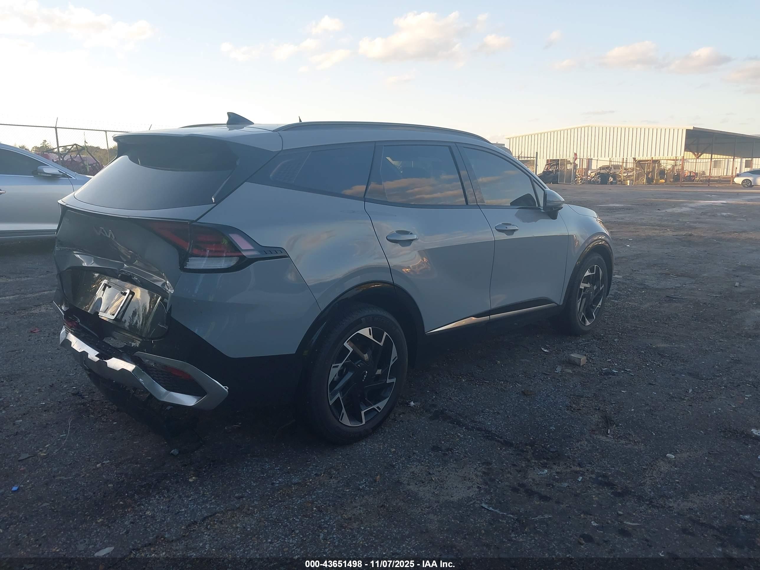 KIA SPORTAGE image 4
