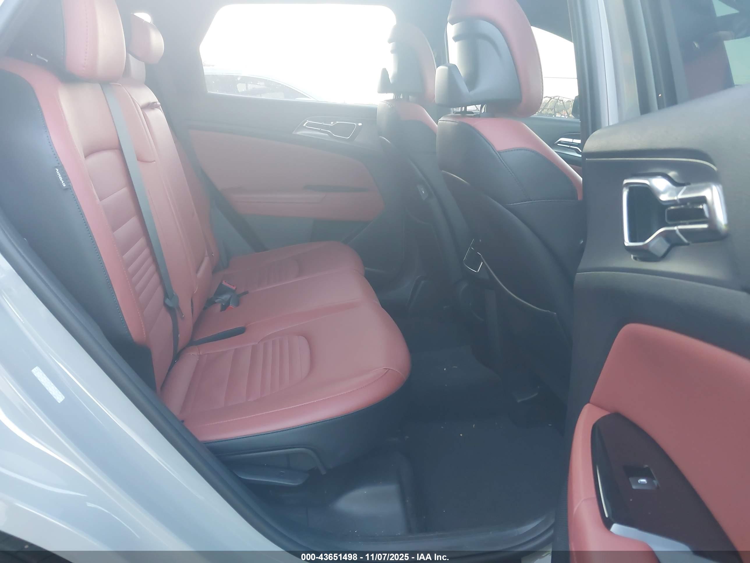 KIA SPORTAGE image 8