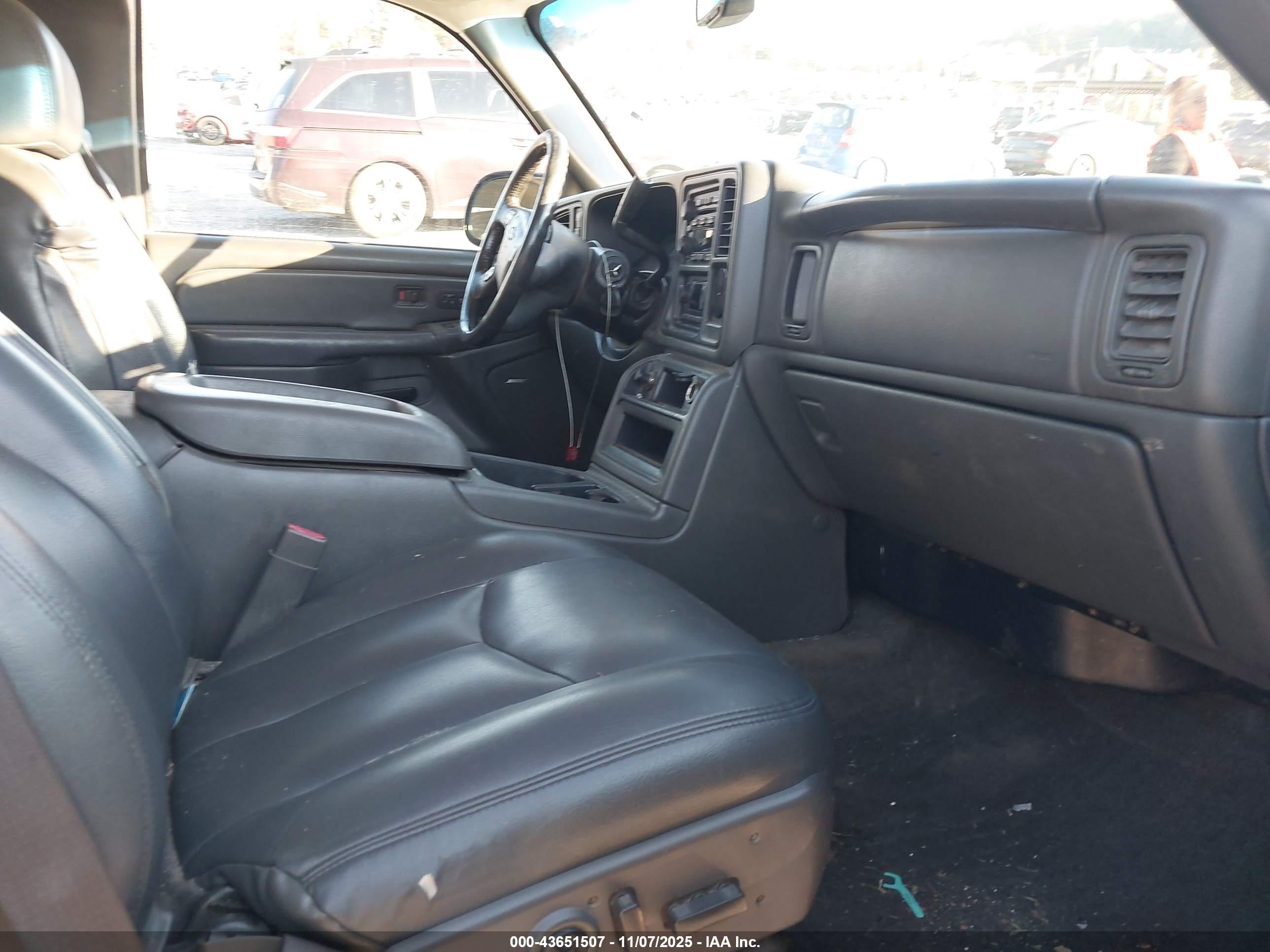 CHEVROLET SILVERADO image 5