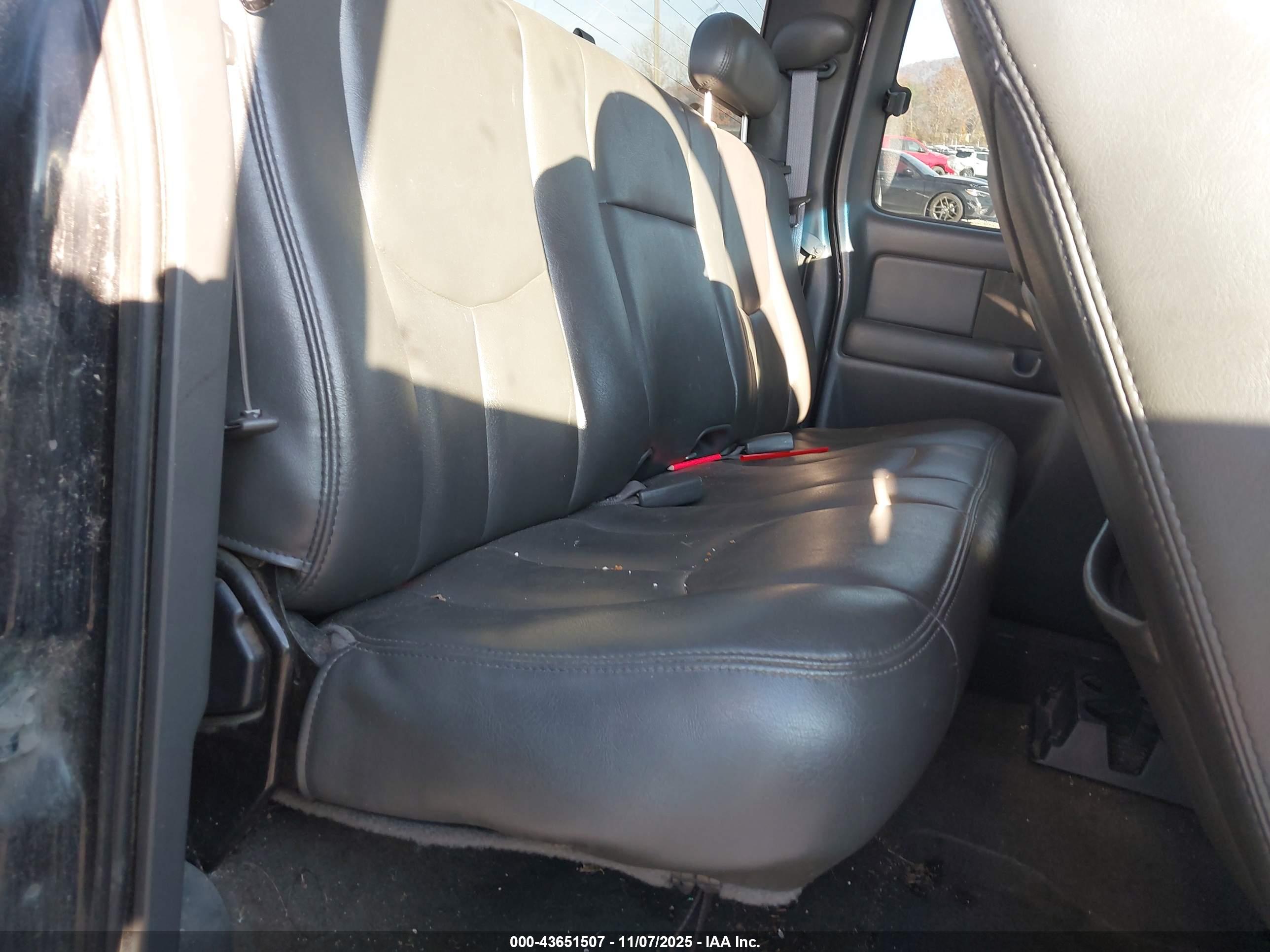 CHEVROLET SILVERADO image 8