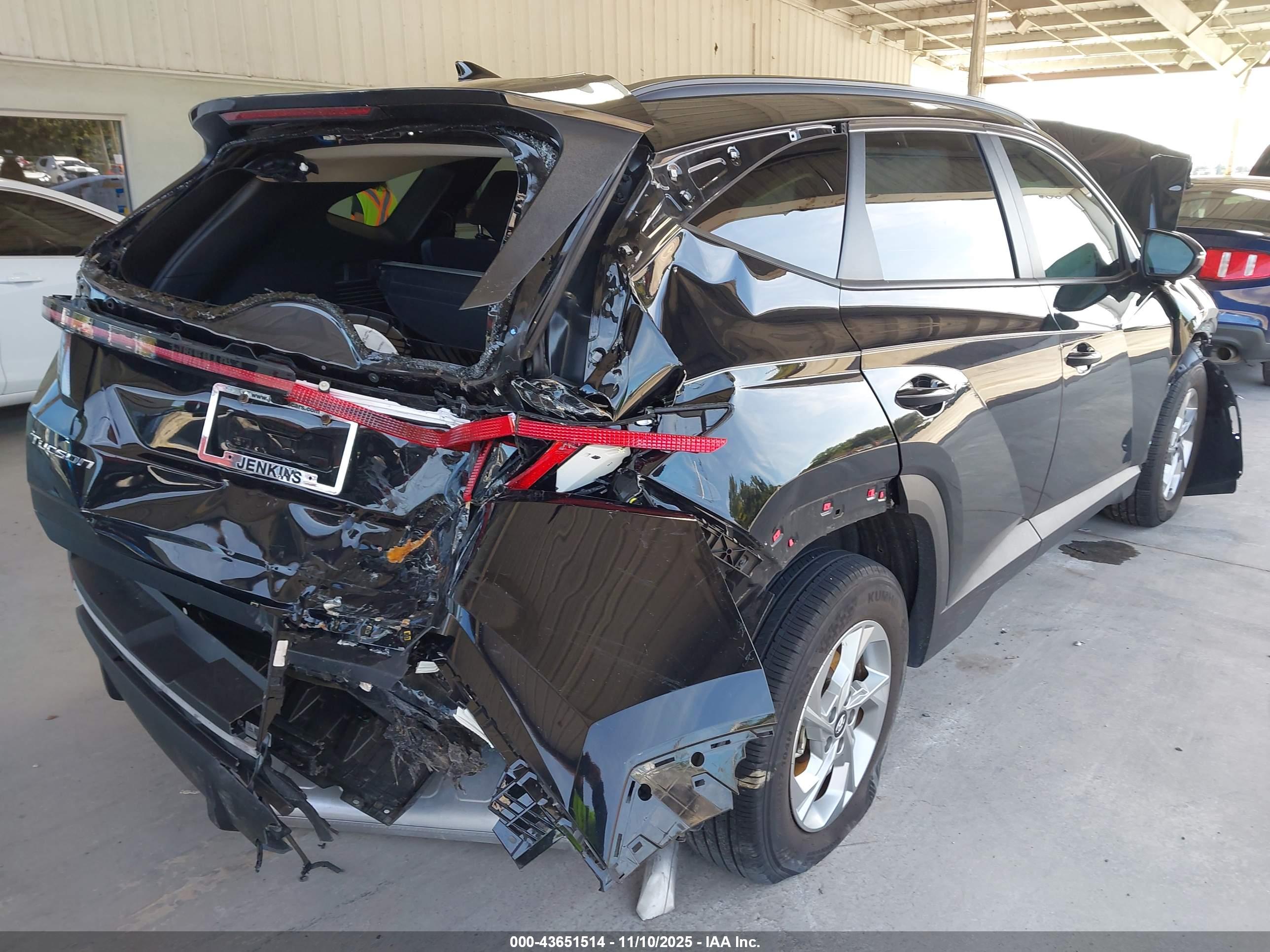 HYUNDAI TUCSON image 6