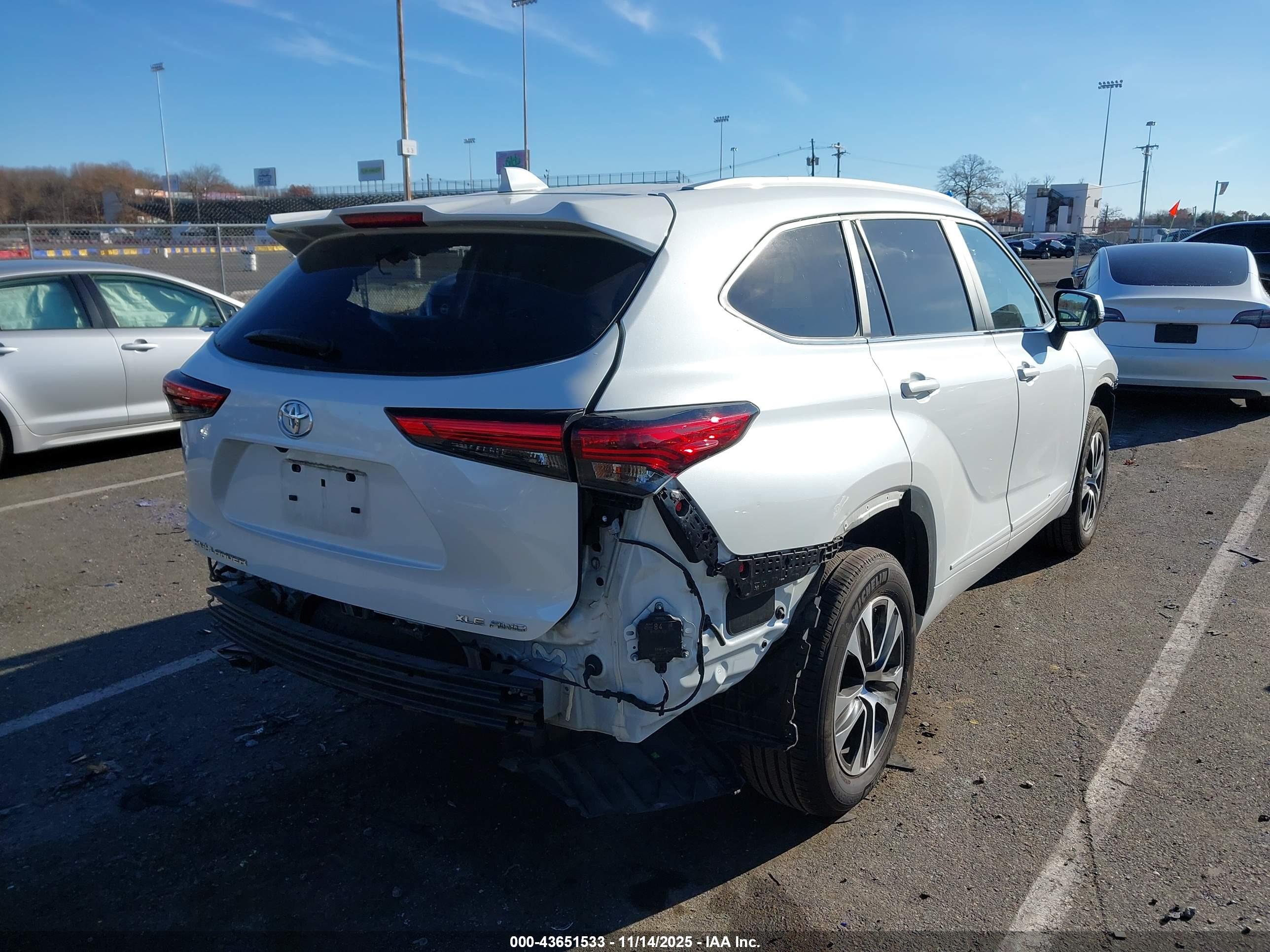 TOYOTA HIGHLANDER image 4