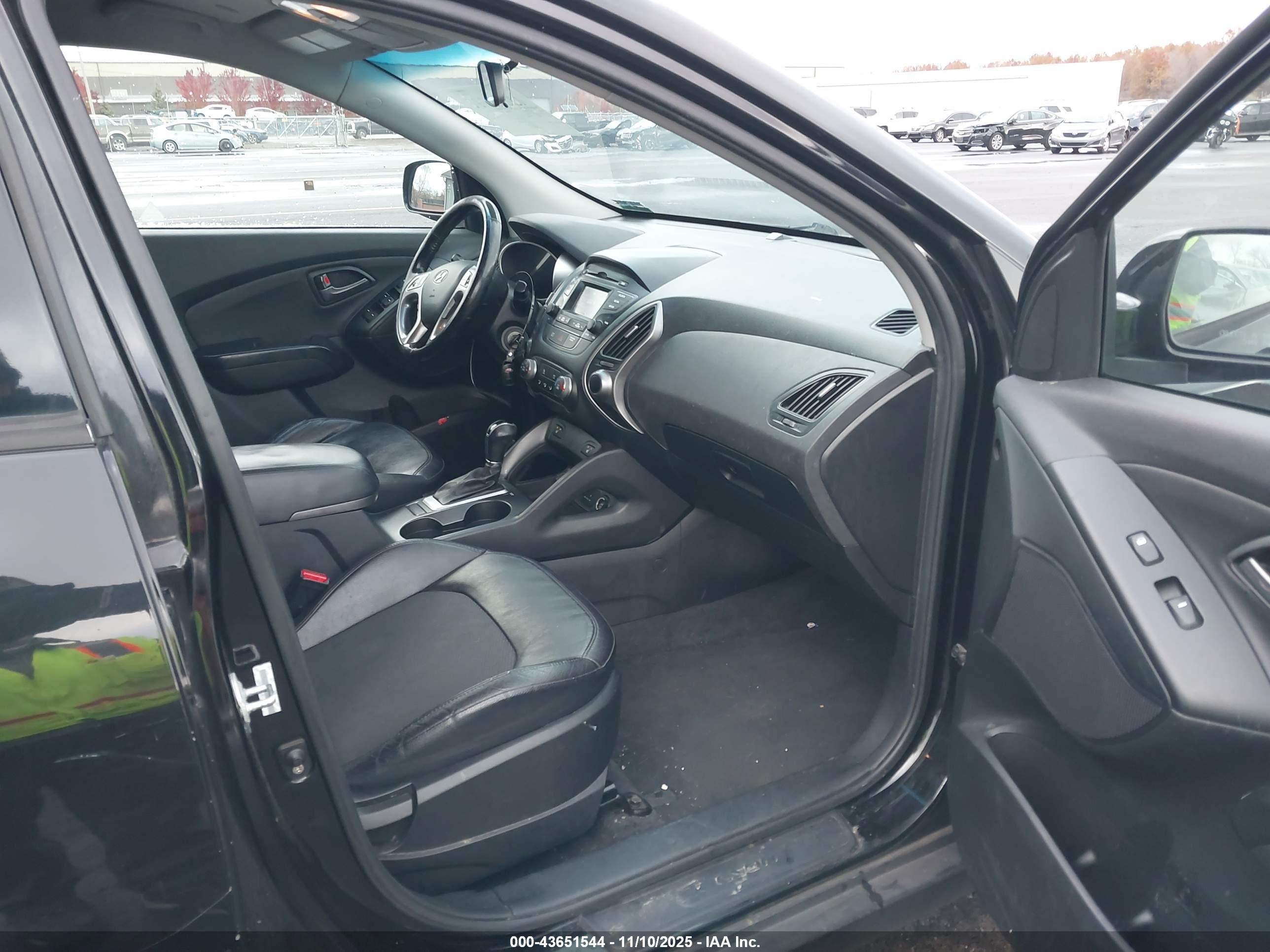 HYUNDAI TUCSON image 5