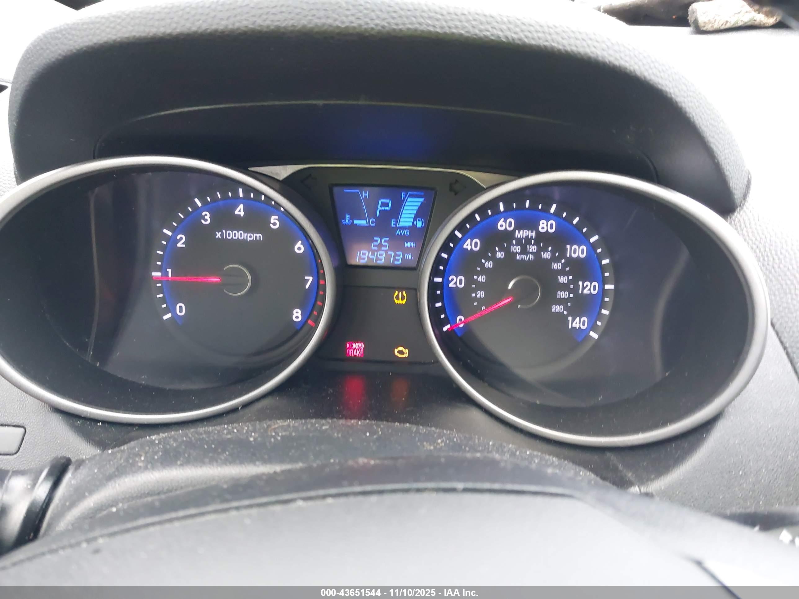 HYUNDAI TUCSON image 7