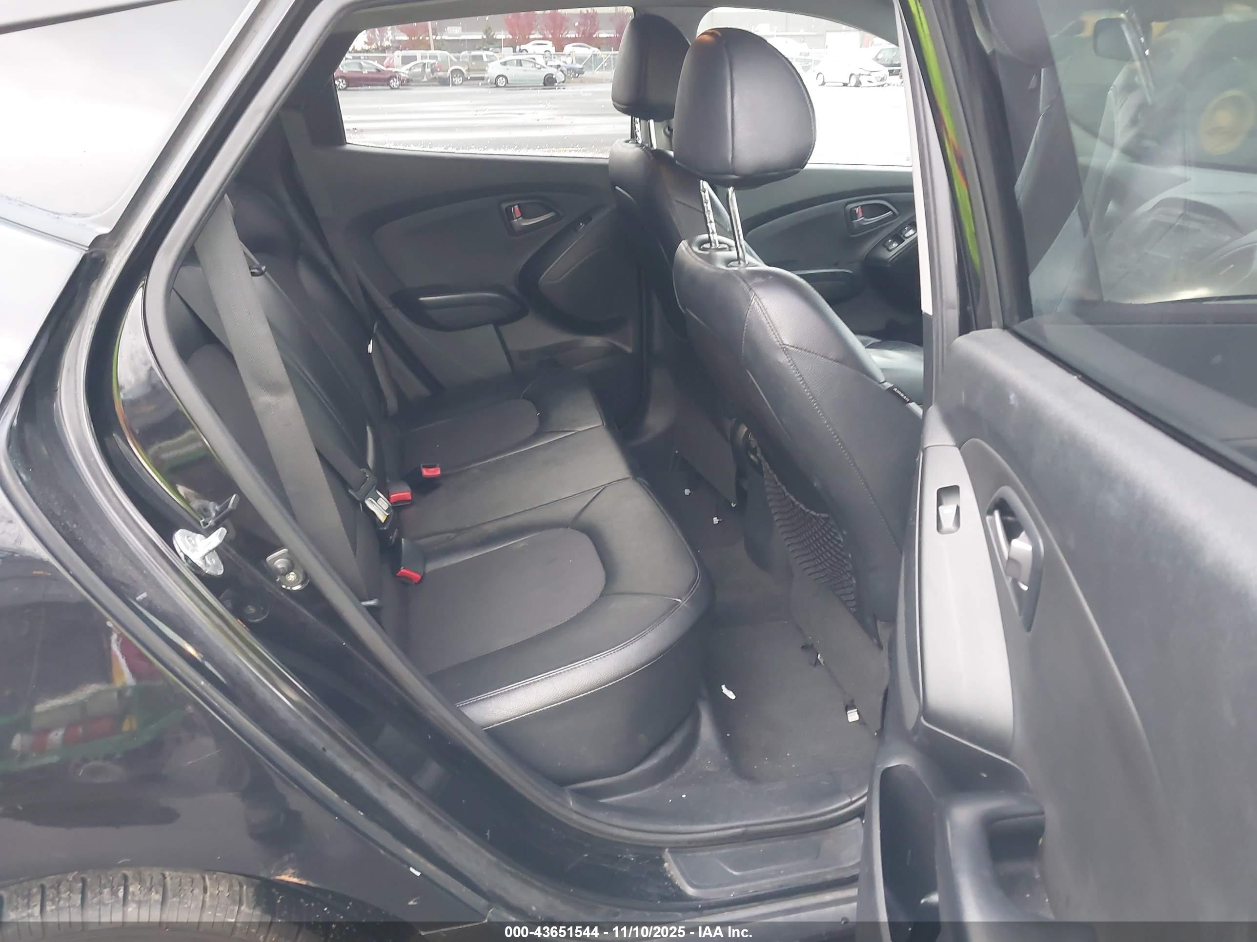 HYUNDAI TUCSON image 8