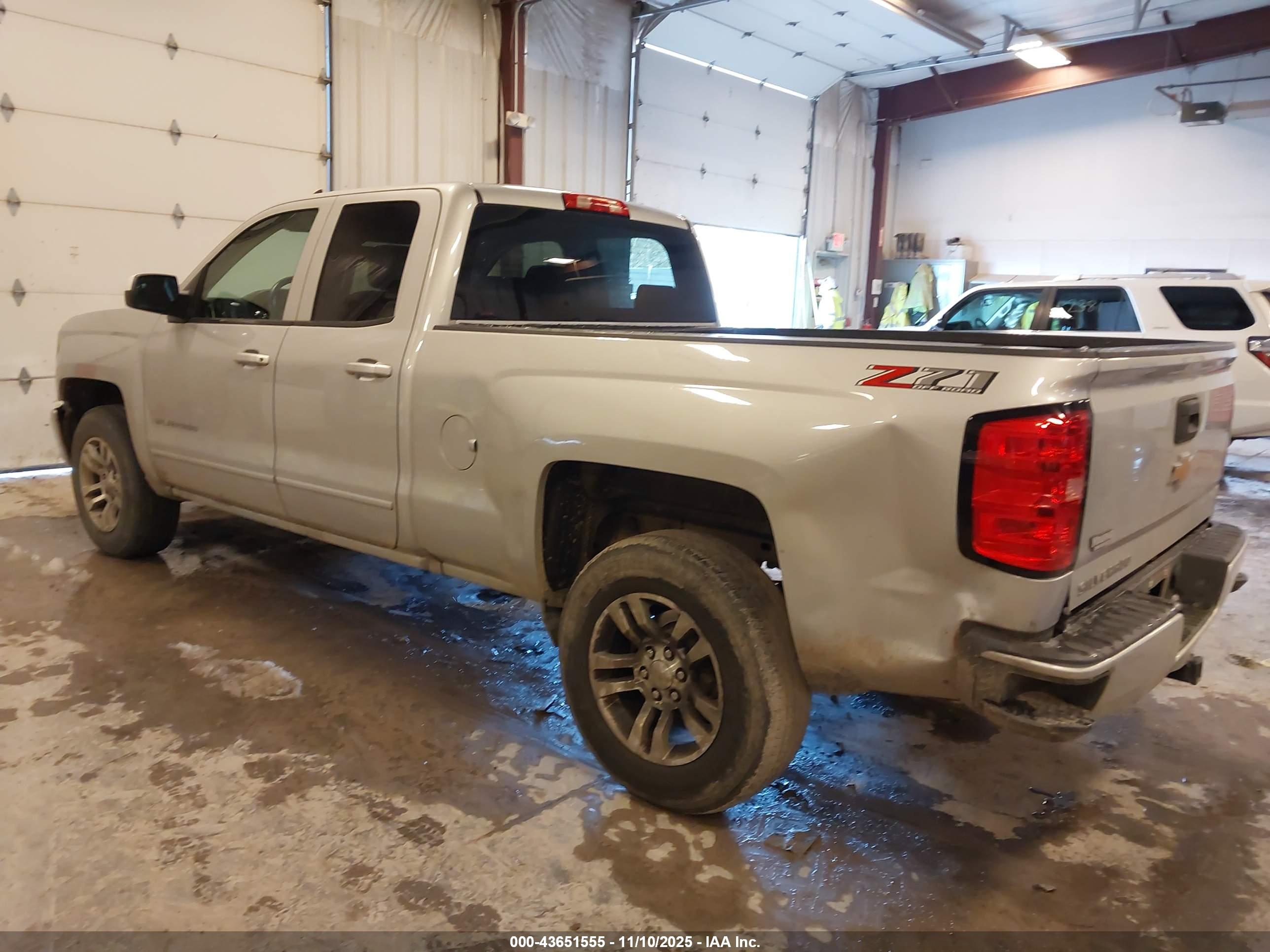 CHEVROLET SILVERADO image 3