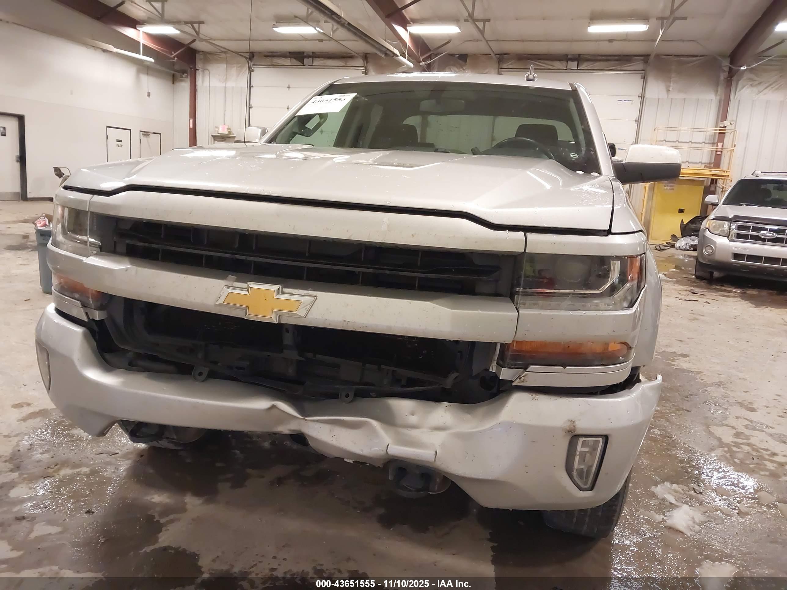 CHEVROLET SILVERADO image 6