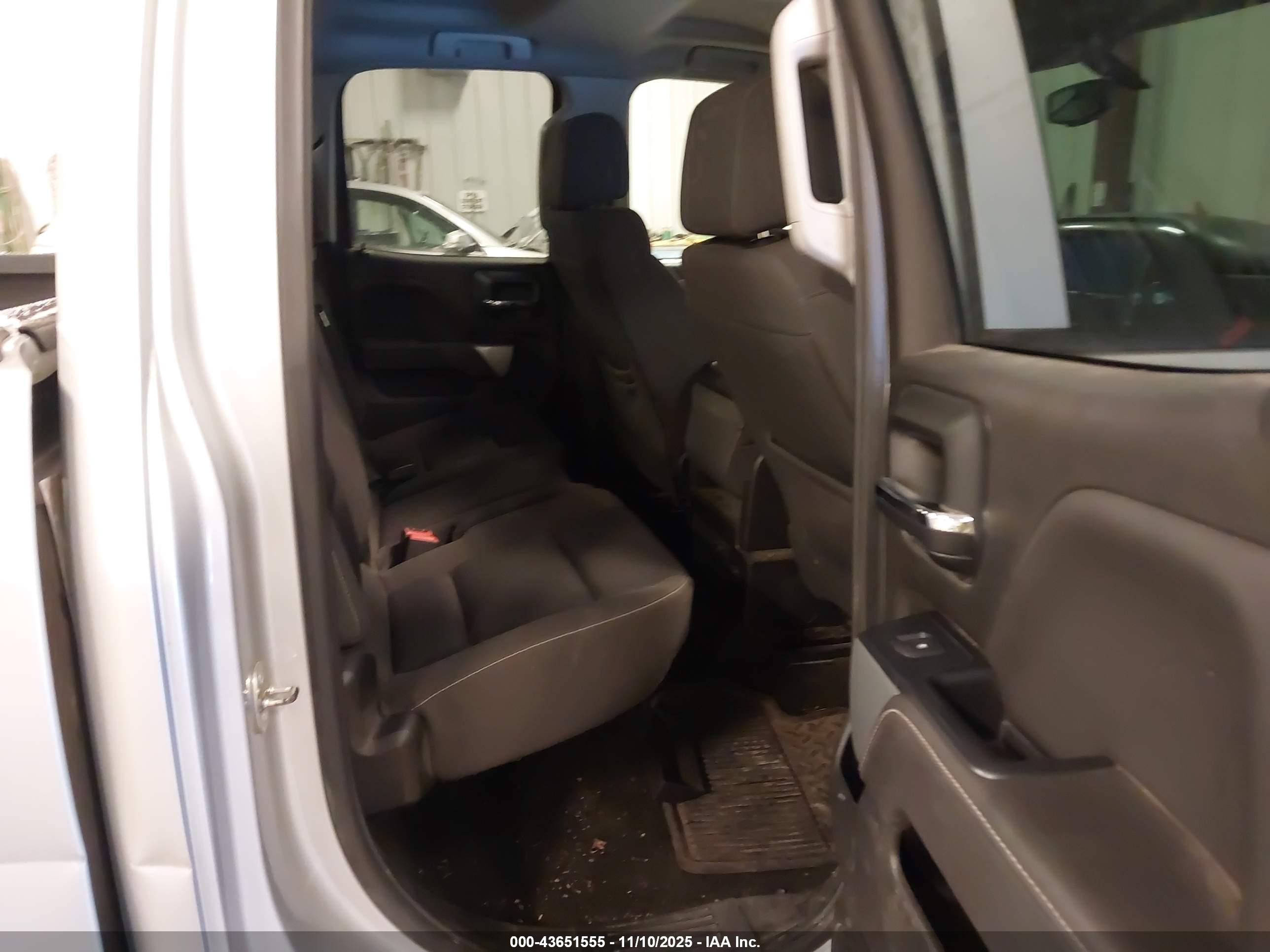 CHEVROLET SILVERADO image 8