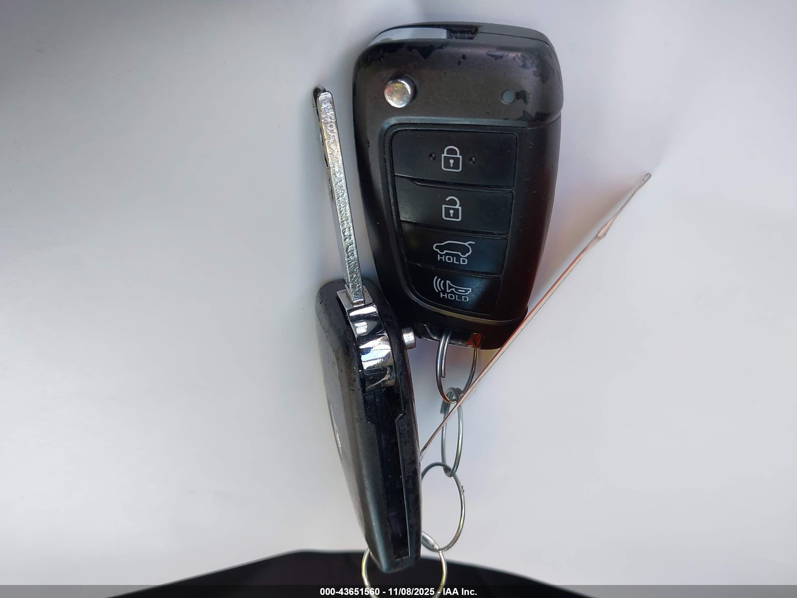 HYUNDAI ELANTRA image 11