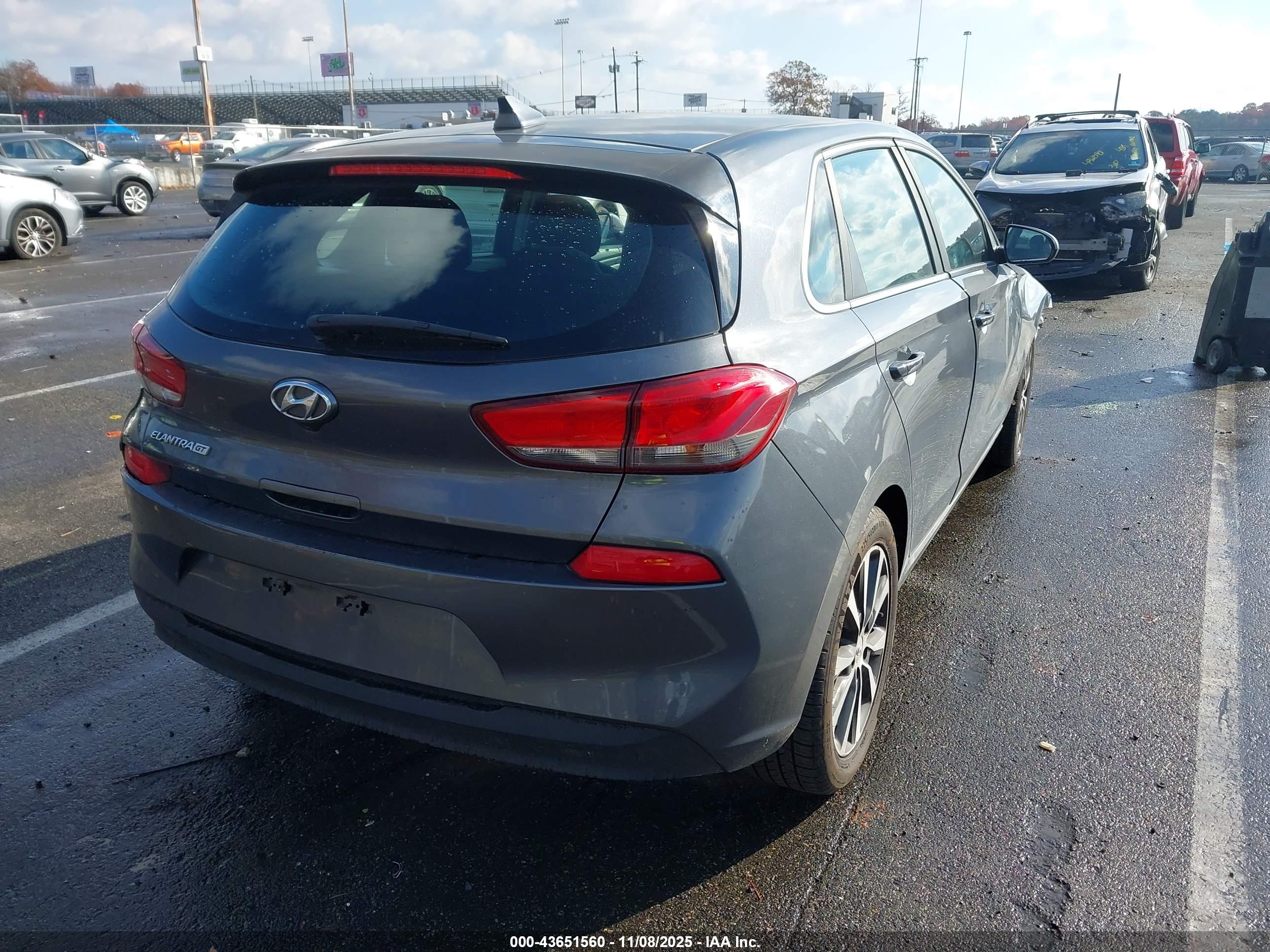 HYUNDAI ELANTRA image 4