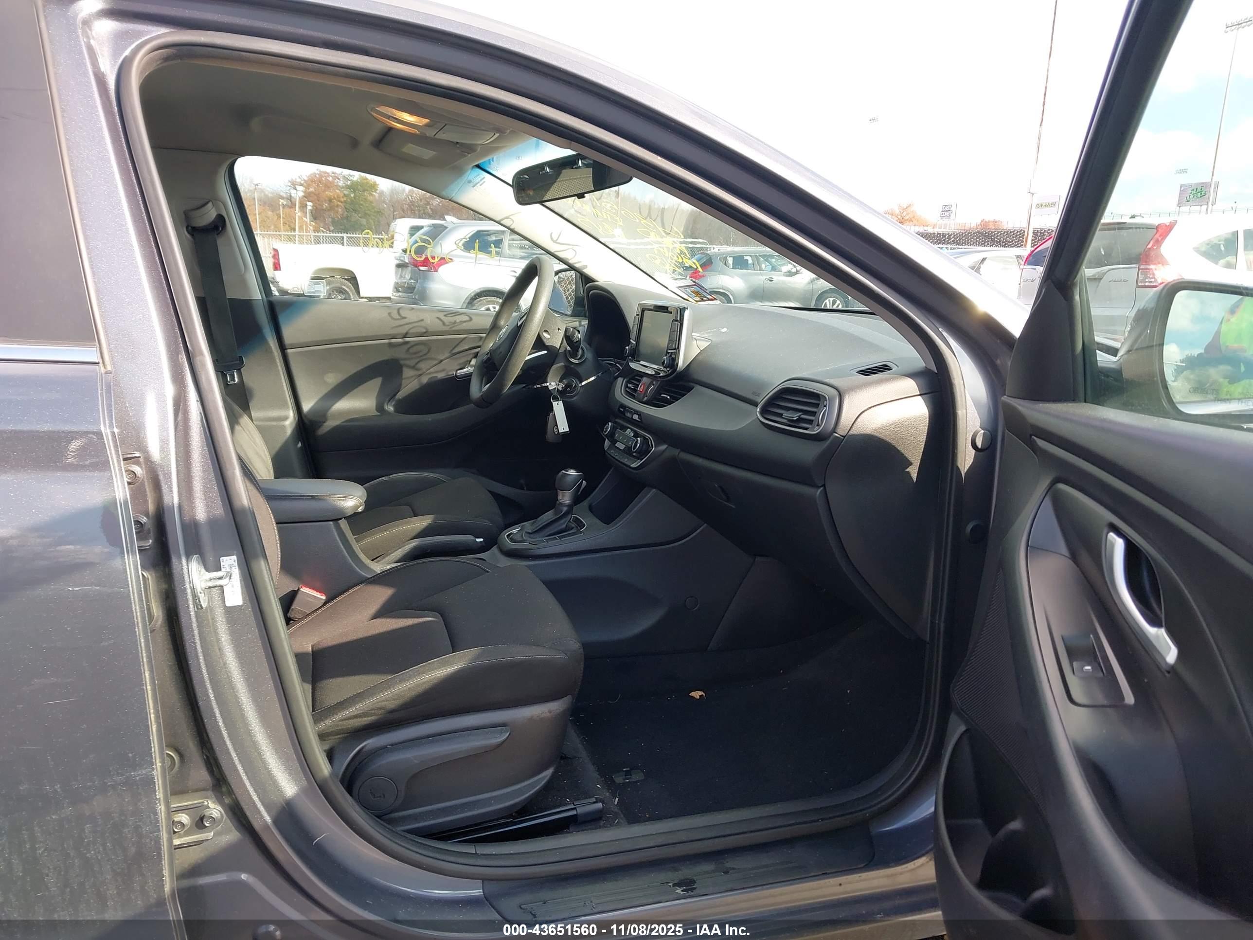 HYUNDAI ELANTRA image 5
