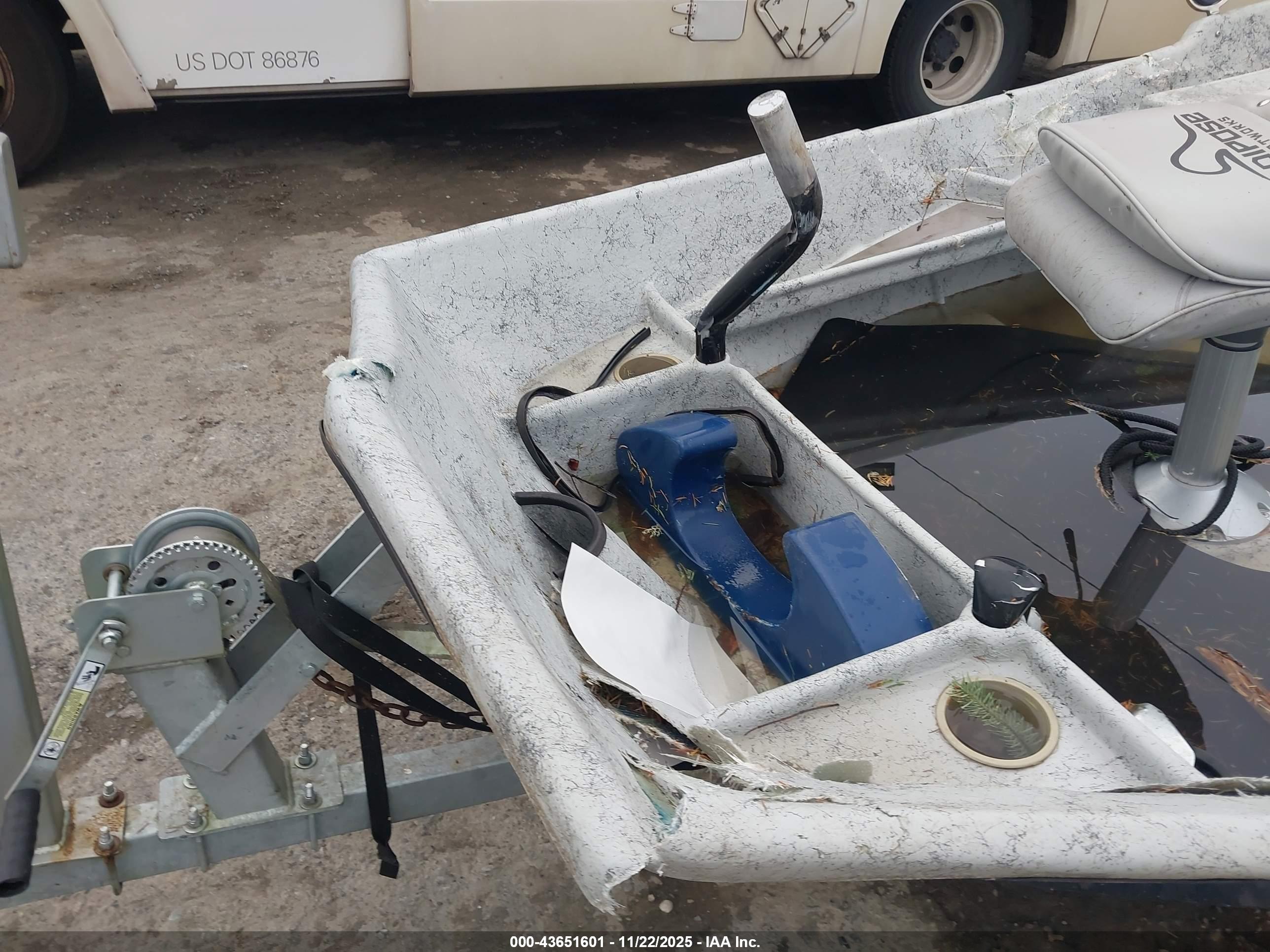 ADIPOSE BOAT image 7