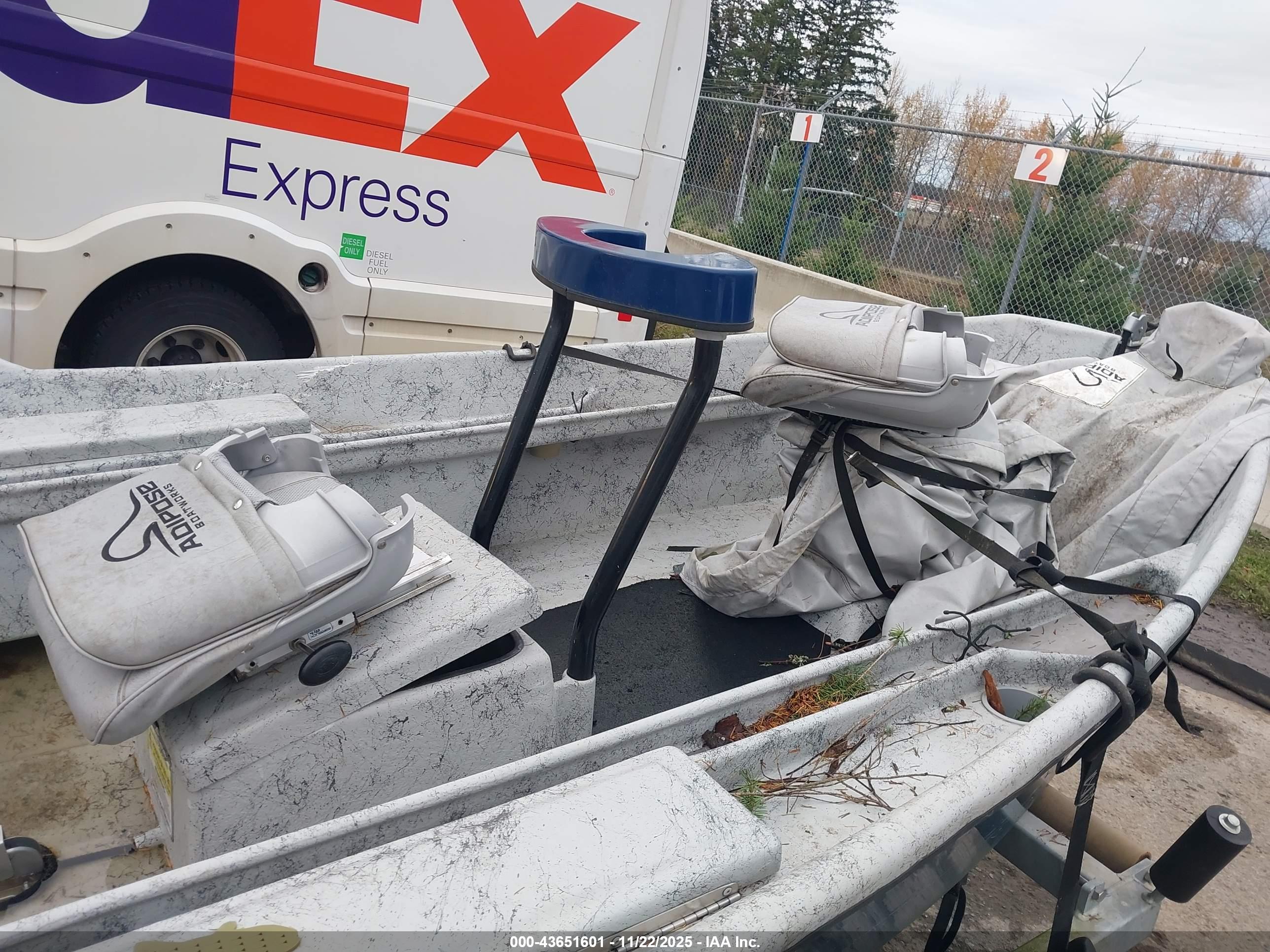 ADIPOSE BOAT image 8
