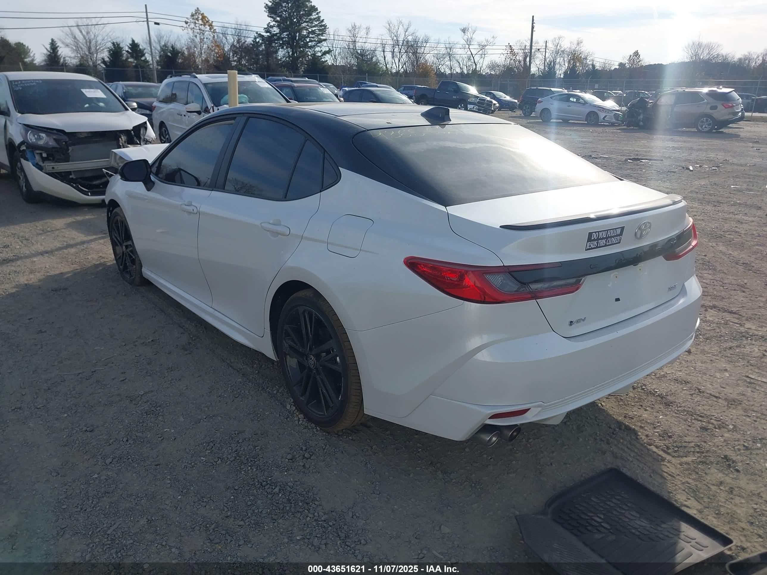 TOYOTA CAMRY image 3