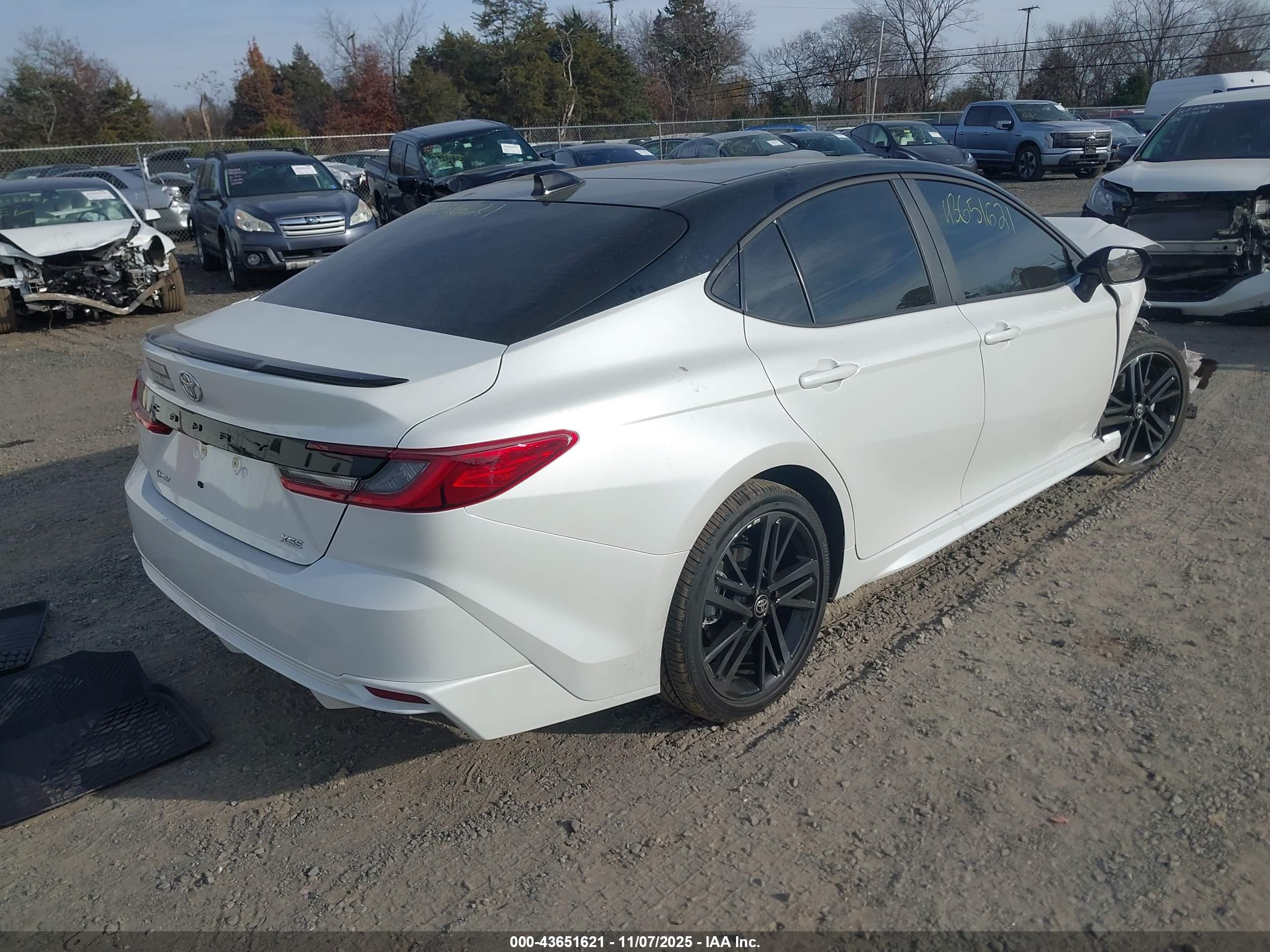 TOYOTA CAMRY image 4
