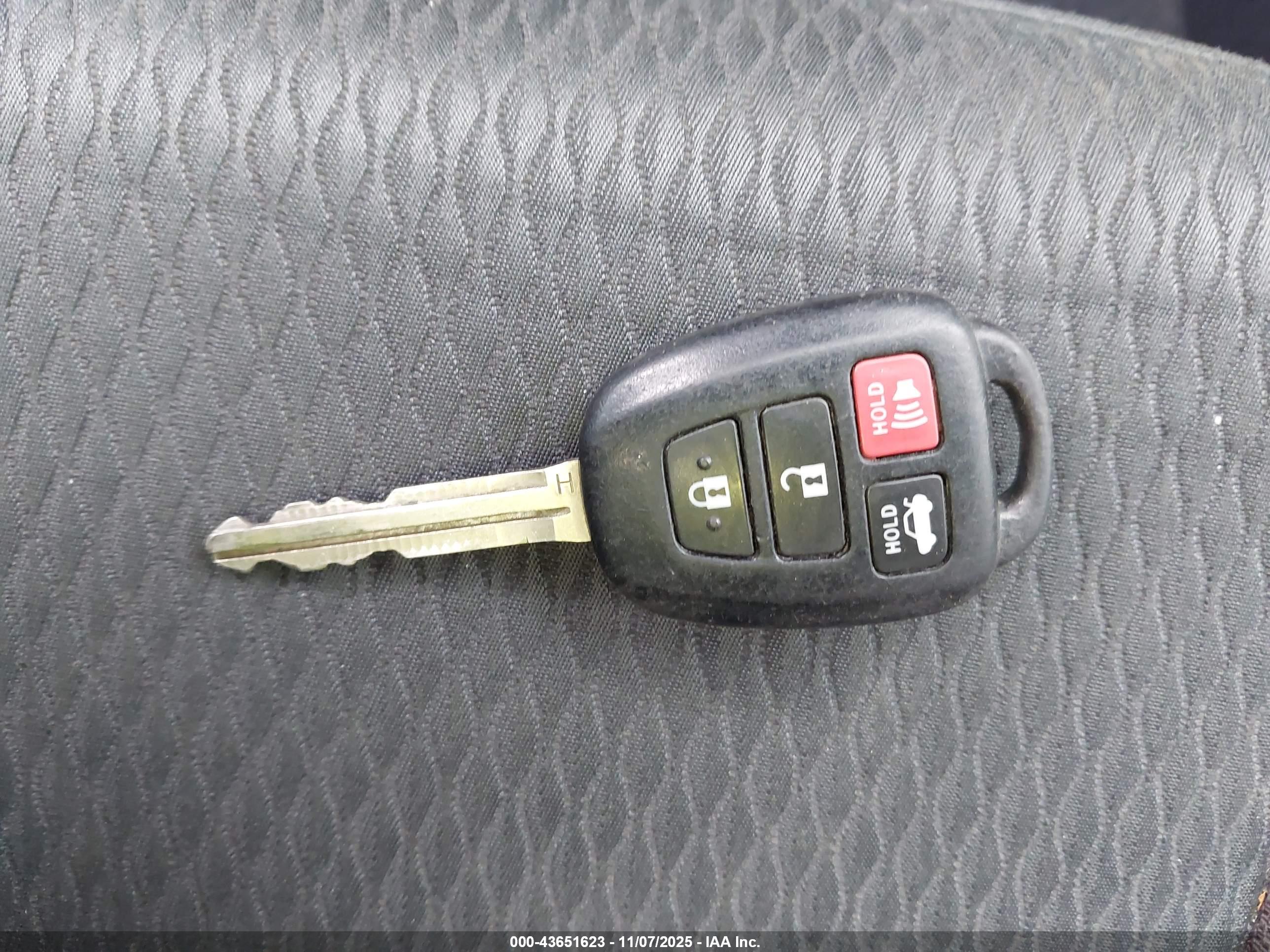 TOYOTA COROLLA image 11