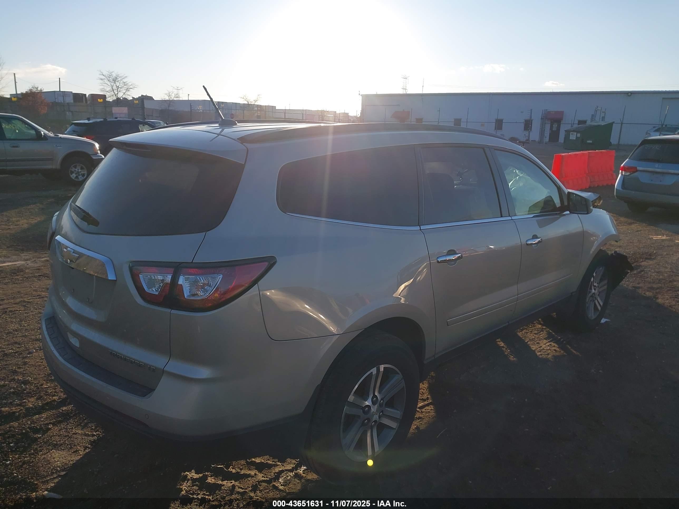 CHEVROLET TRAVERSE image 4
