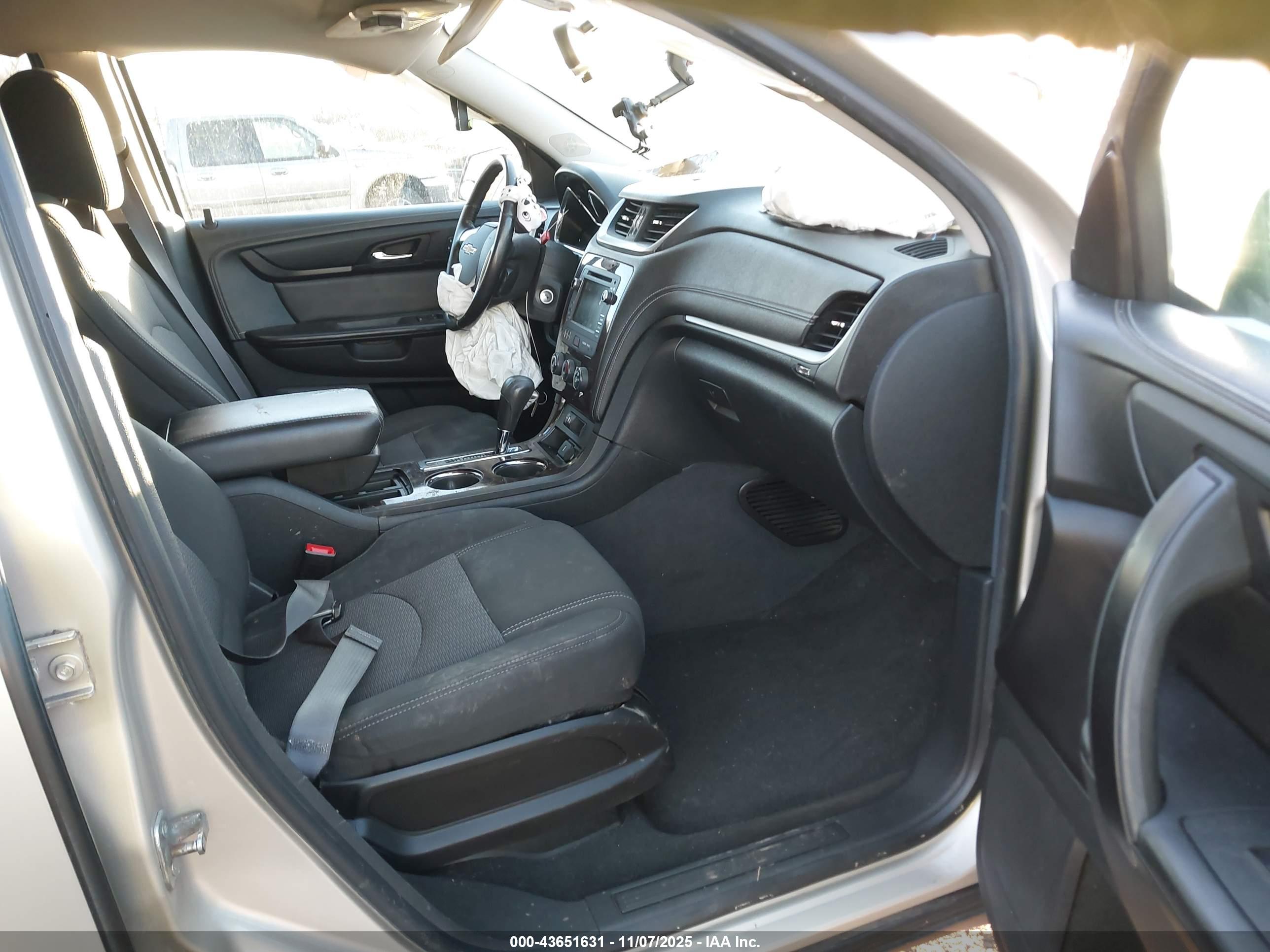 CHEVROLET TRAVERSE image 5