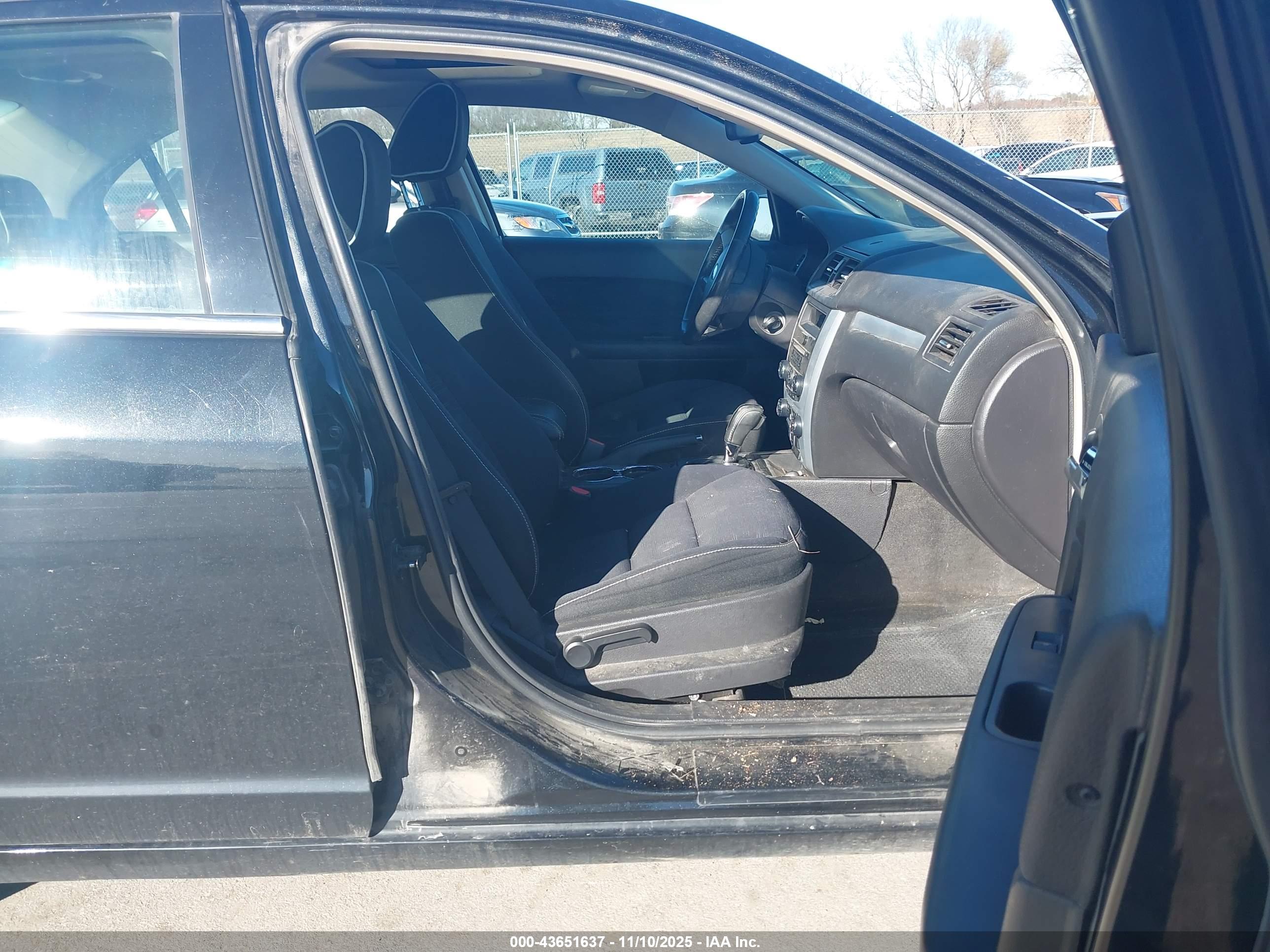 FORD FUSION image 5
