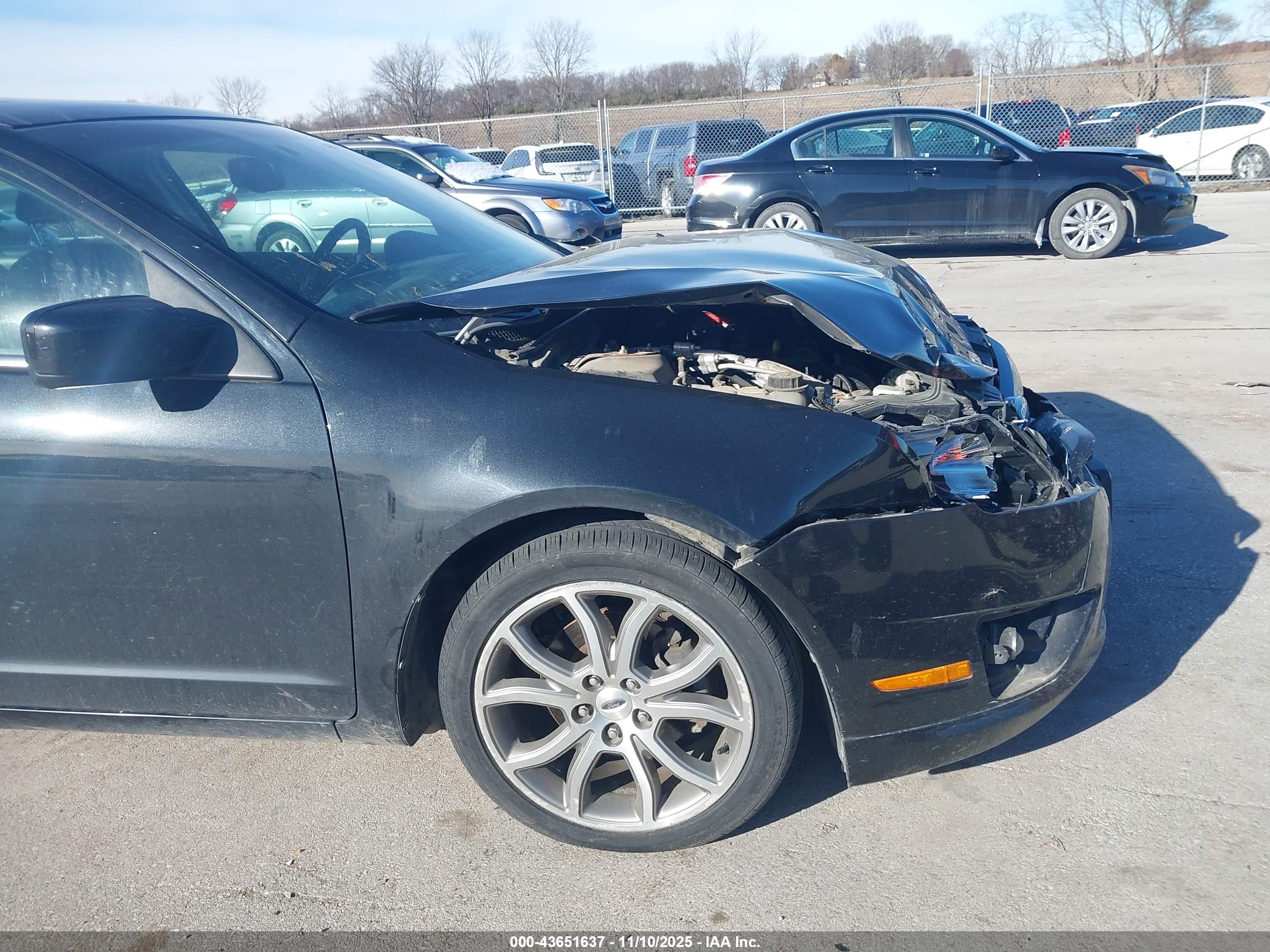FORD FUSION image 6