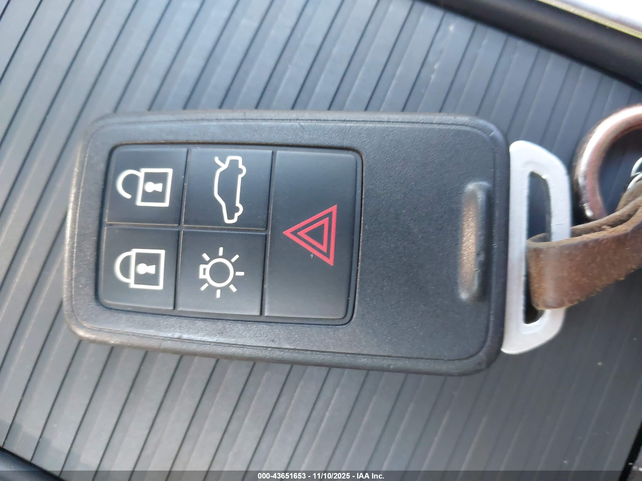 VOLVO XC60 image 11