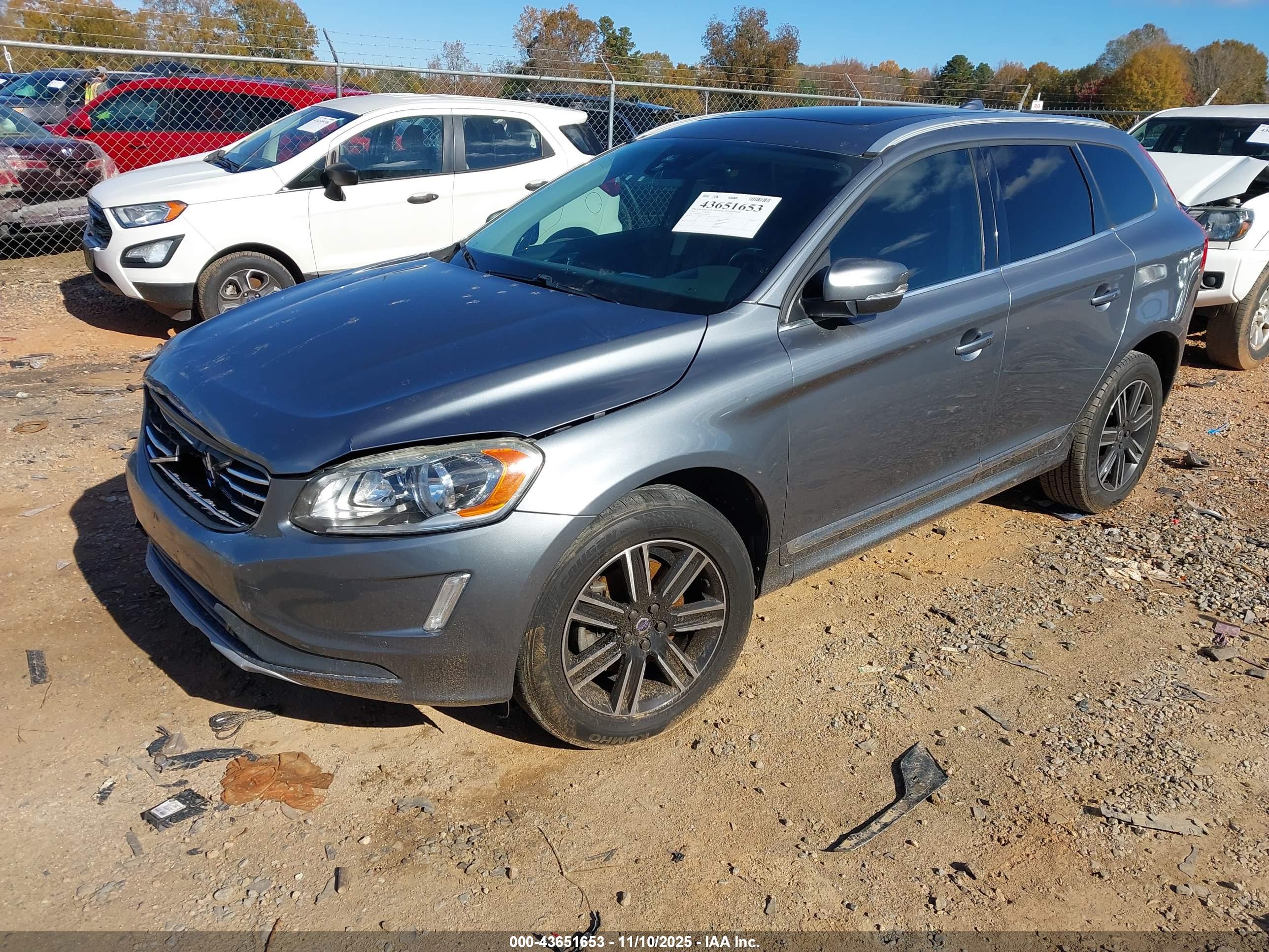 VOLVO XC60 image 2