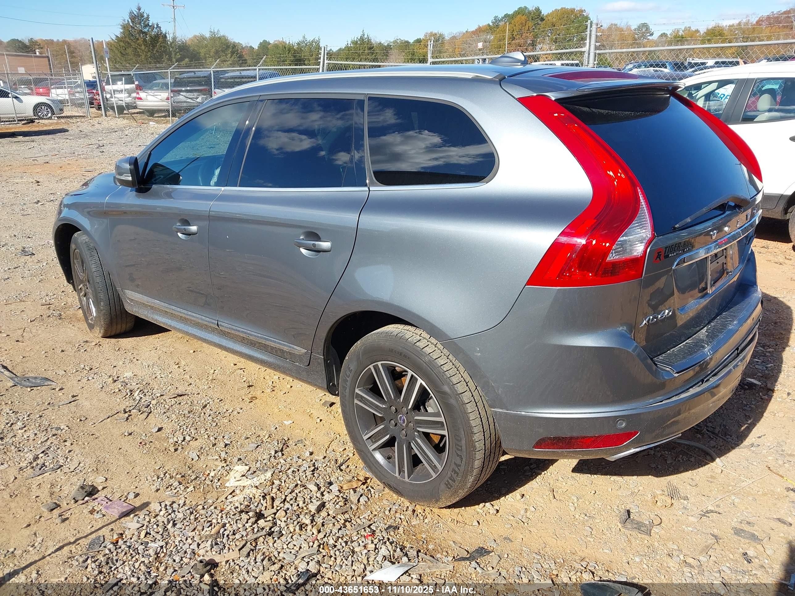 VOLVO XC60 image 3