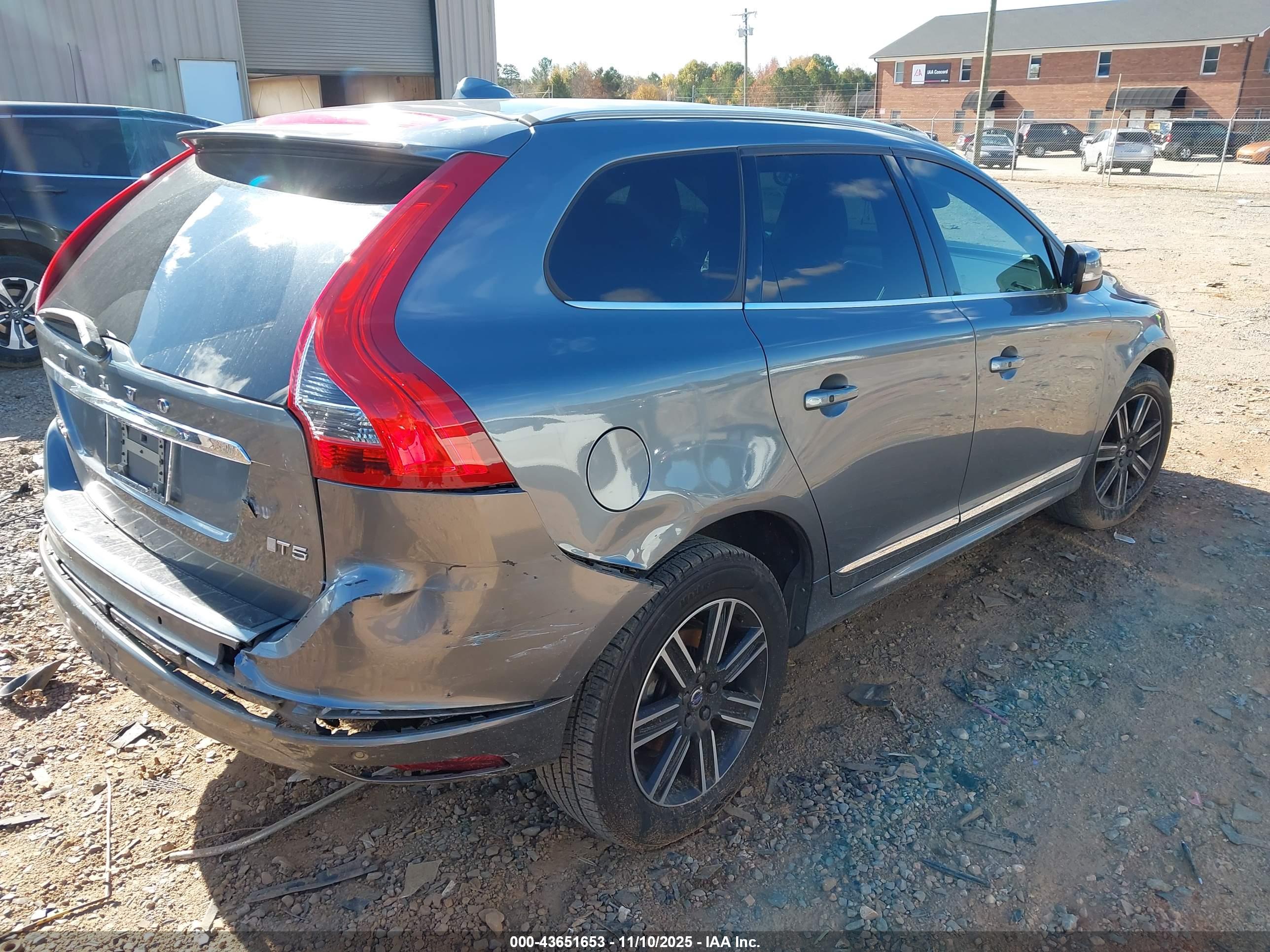 VOLVO XC60 image 4