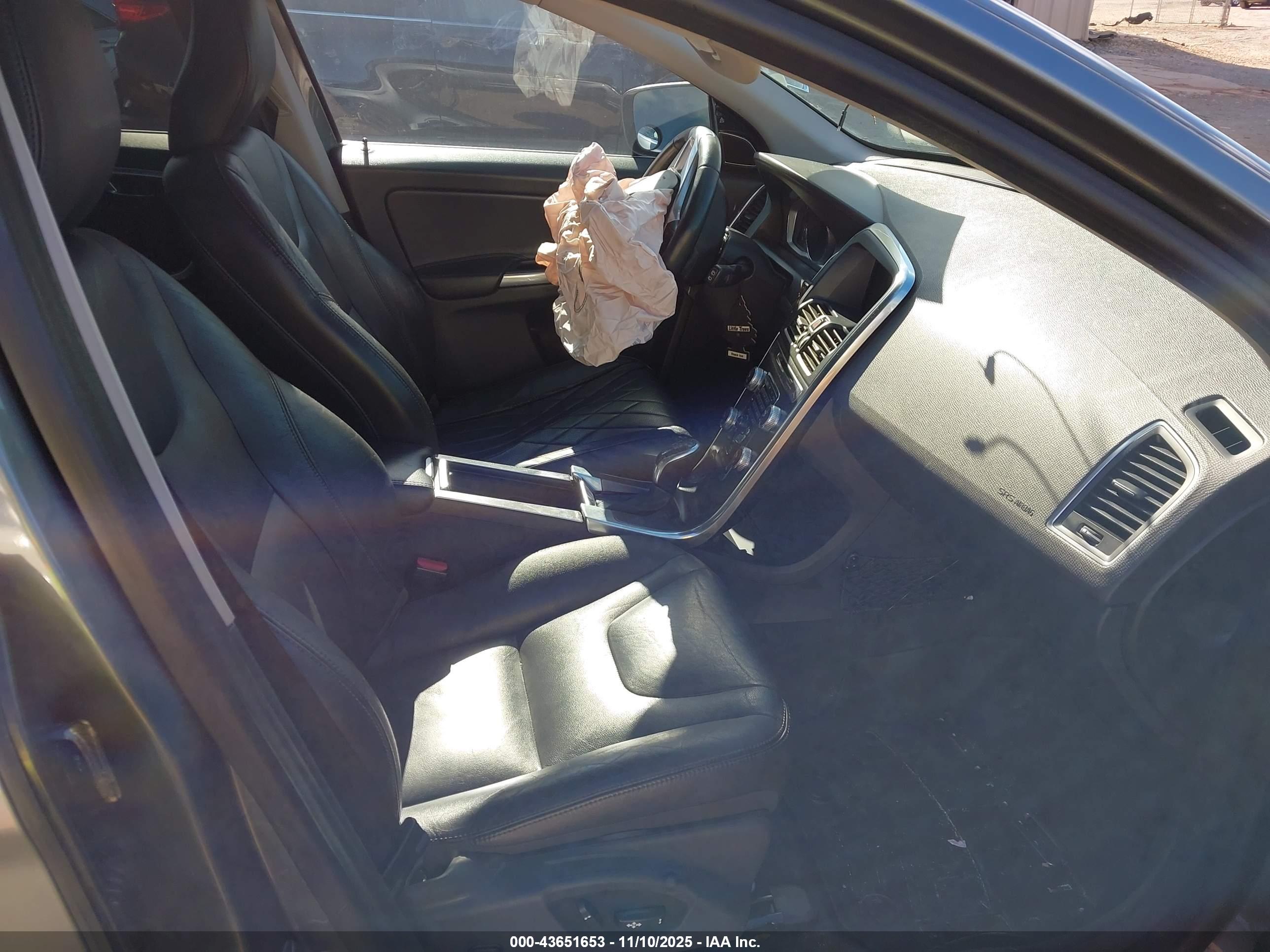 VOLVO XC60 image 5